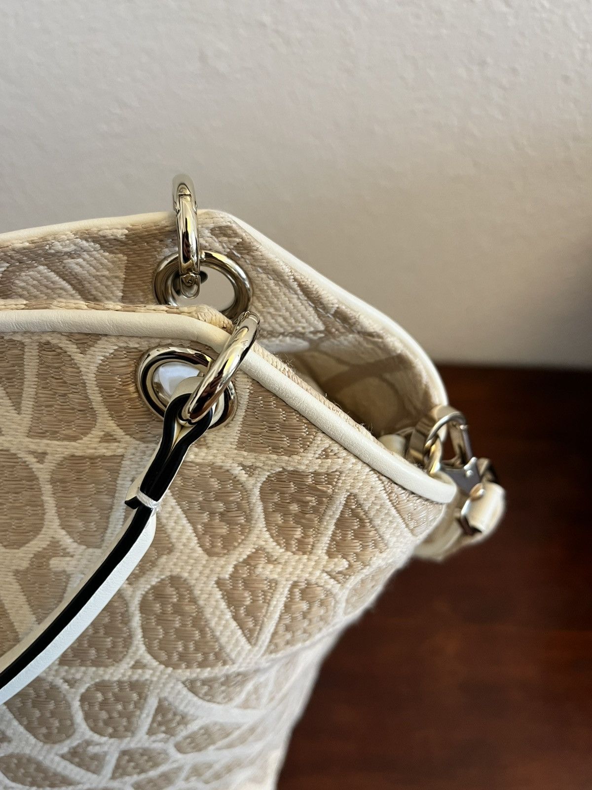 Valentino Valentino Medium Tote Bag Iconographe. Brand new with tags Size ONE SIZE - 6 Thumbnail