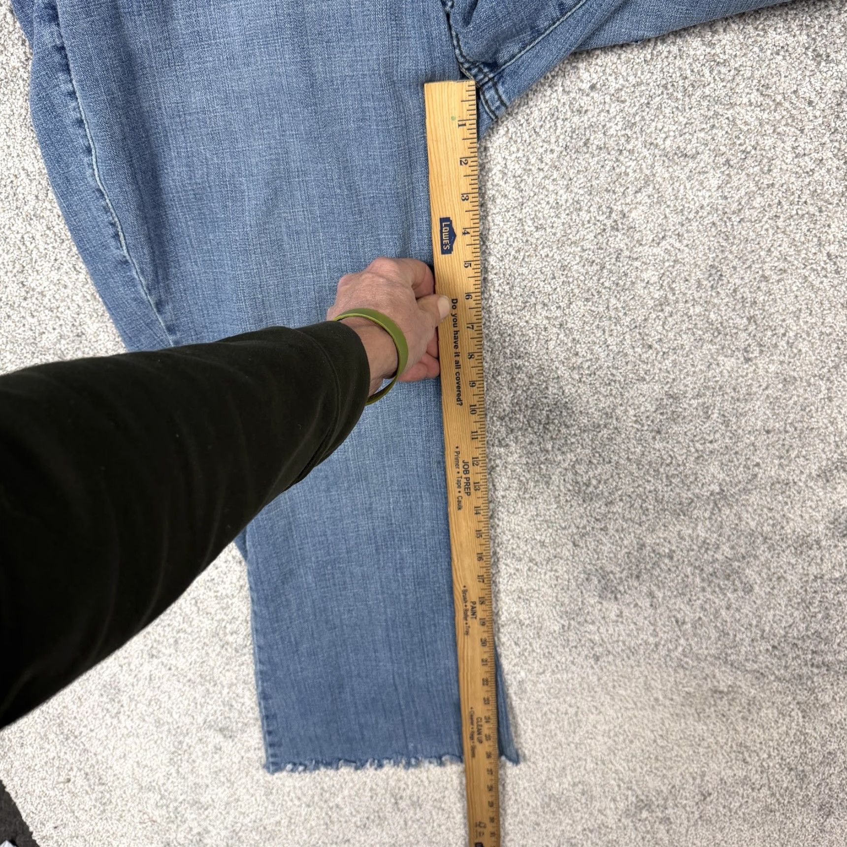 Levi's Levis Jeans 24W Plus Blue Stretch Denim Flare Raw Hem Crop 26.5in Inseam 43in Waist Womens Plus Size 24W Medium Denim Jeans Size 42" / US 20 - 4 Thumbnail