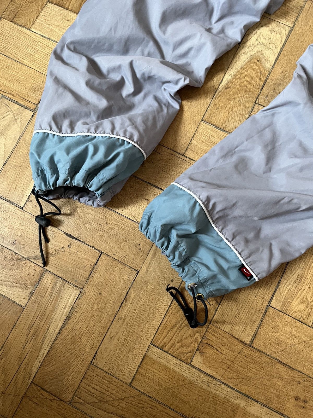 Nike Vintage Nike Baggy Track Pants Nylon Drill Swoosh Y2K USA Size US 32 / EU 48 - 11 Thumbnail
