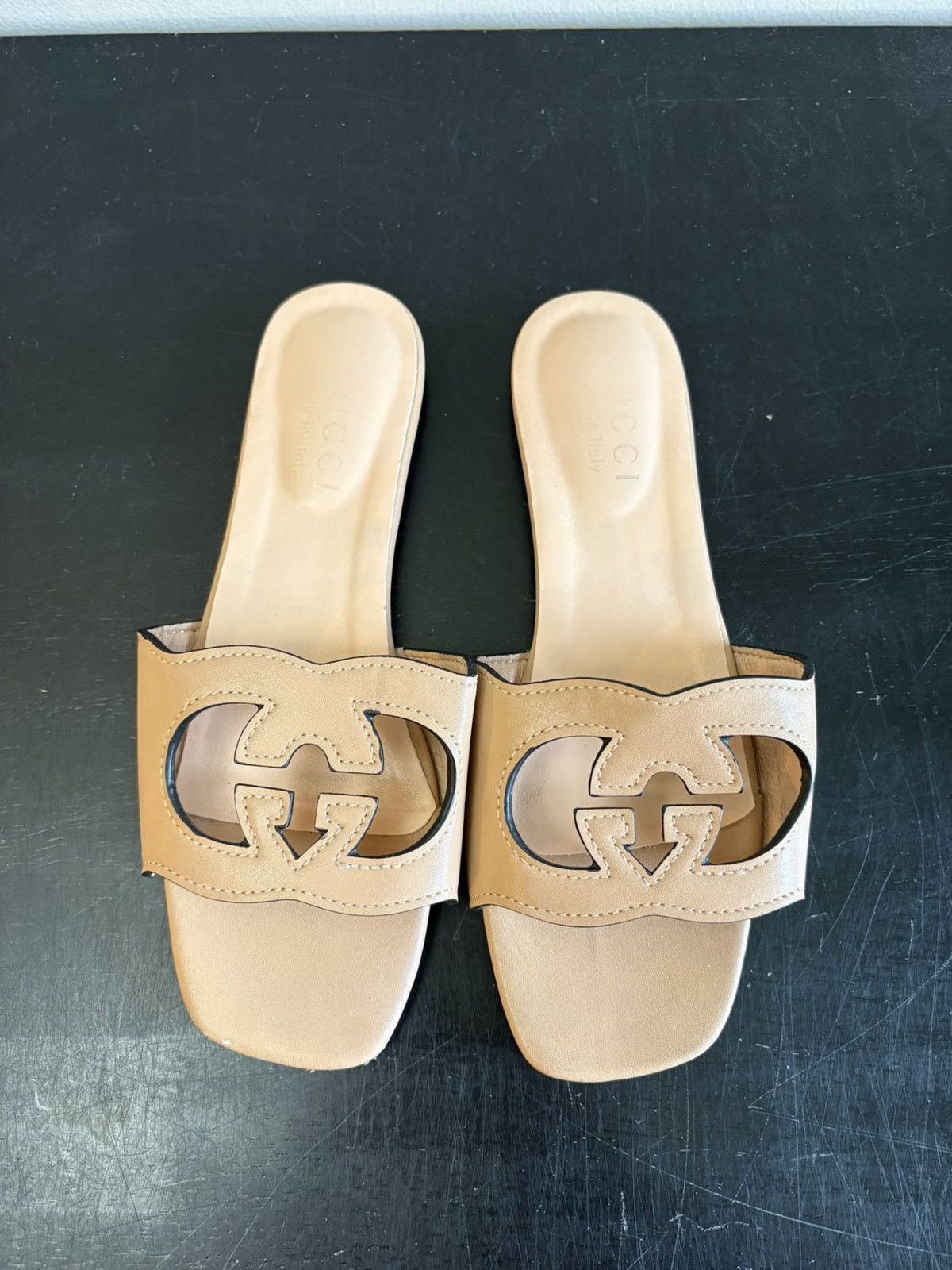 Gucci Gucci GG Interlocking Strap Leather Slides Beige Size US 7 / IT 37 - 2 Thumbnail