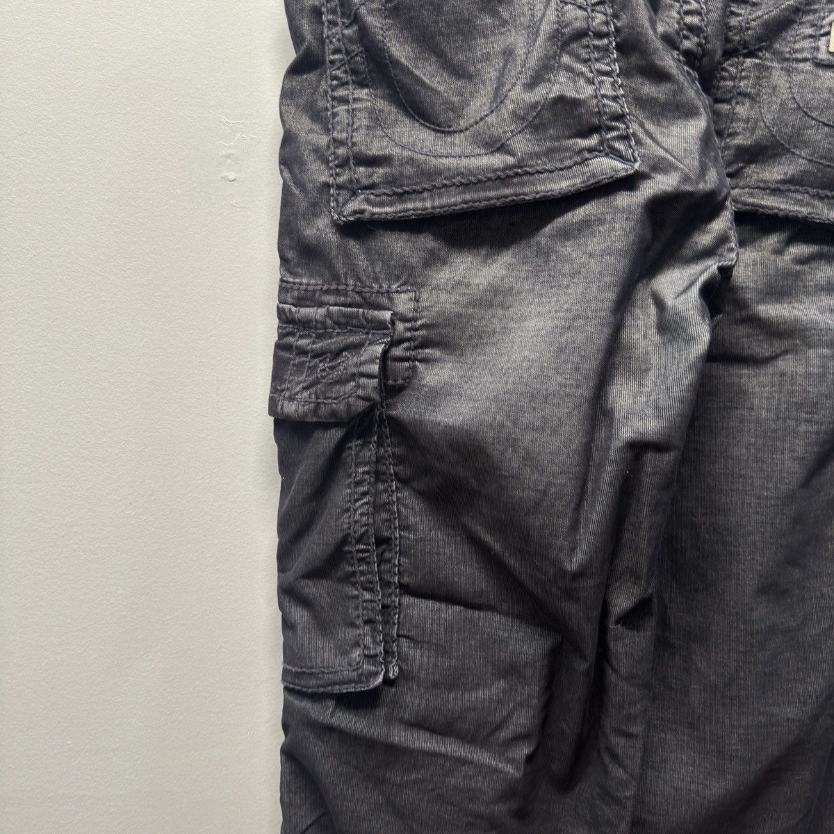 True Religion True Religion Black Cargo Pants Size US 33 - 7 Thumbnail