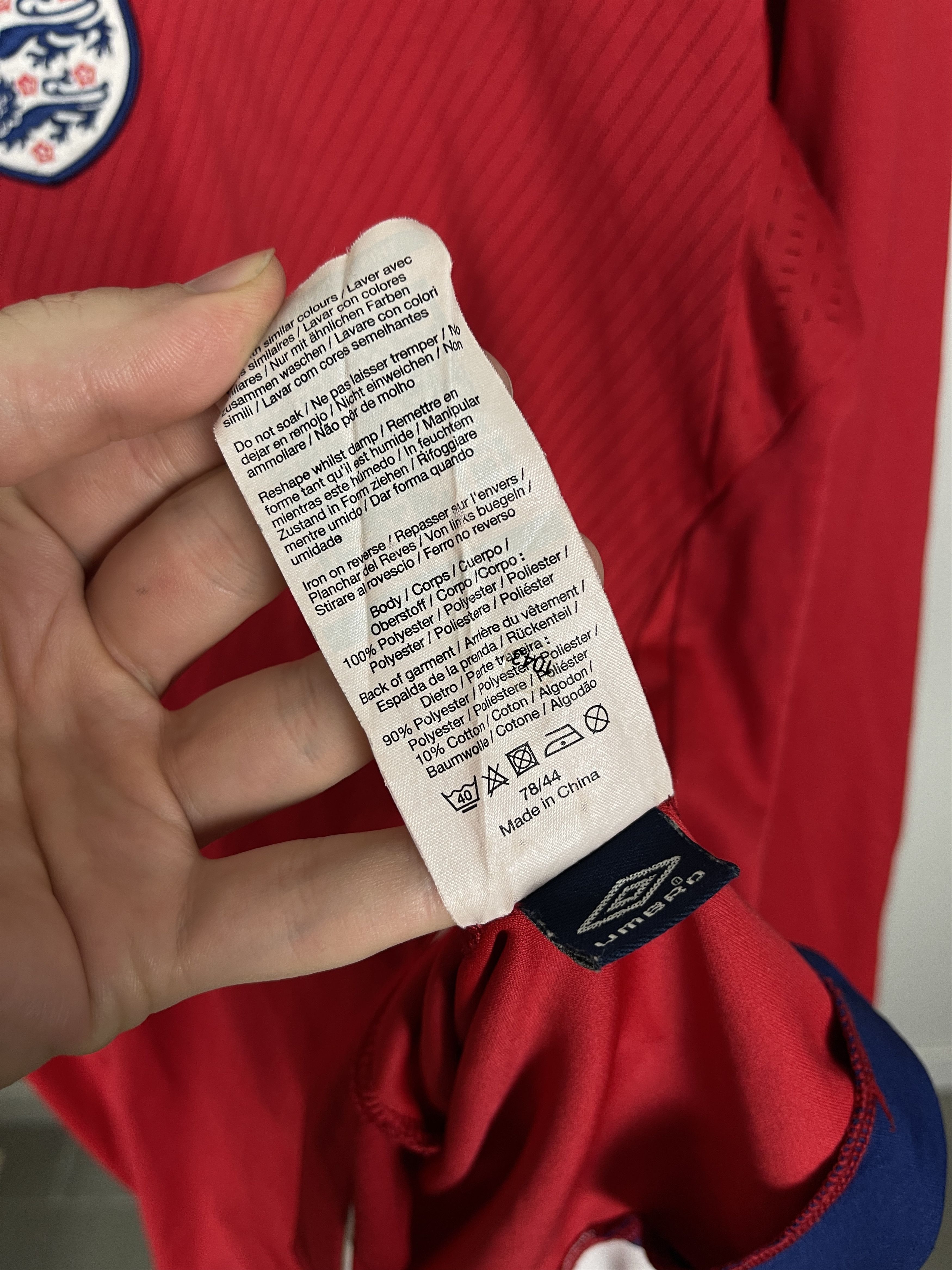 Umbro ENGLAND 2008 Football Umbro Long Sleeve Red Mens Medium M Size US M / EU 48-50 / 2 - 8 Thumbnail