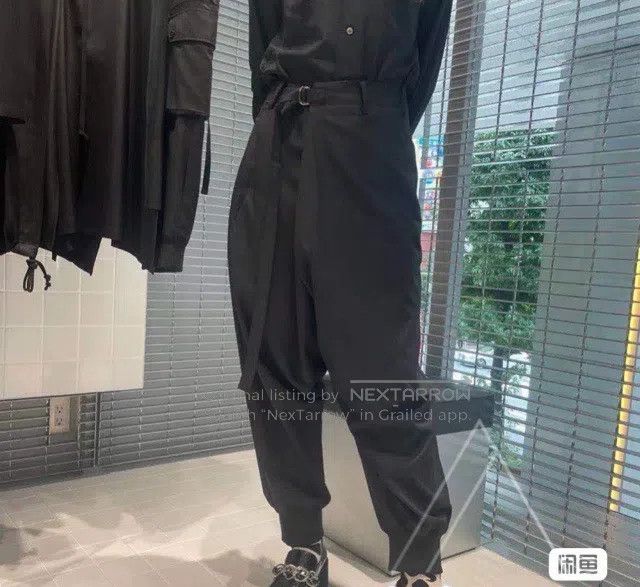 Yohji Yamamoto Yohji Yamamoto size 3 Asymmetric wool trousers Size US 30 / EU 46 - 8 Thumbnail