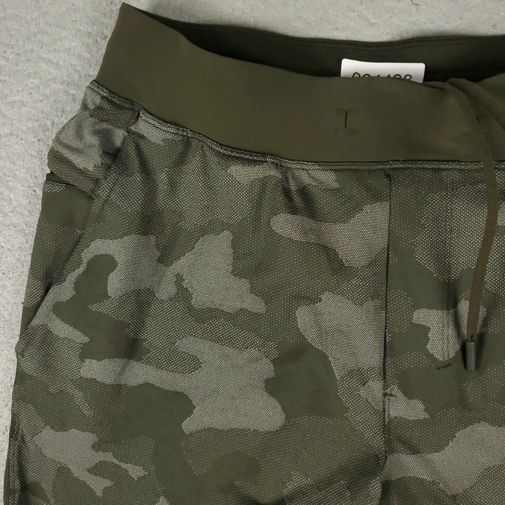 Lululemon Lululemon Shorts Mens M Green Camouflage Tie Elastic Waist Pockets Stretch Athletic Pattern Camouflage Logo 90s? (Note: Wait) Size US 31 - 2 Thumbnail
