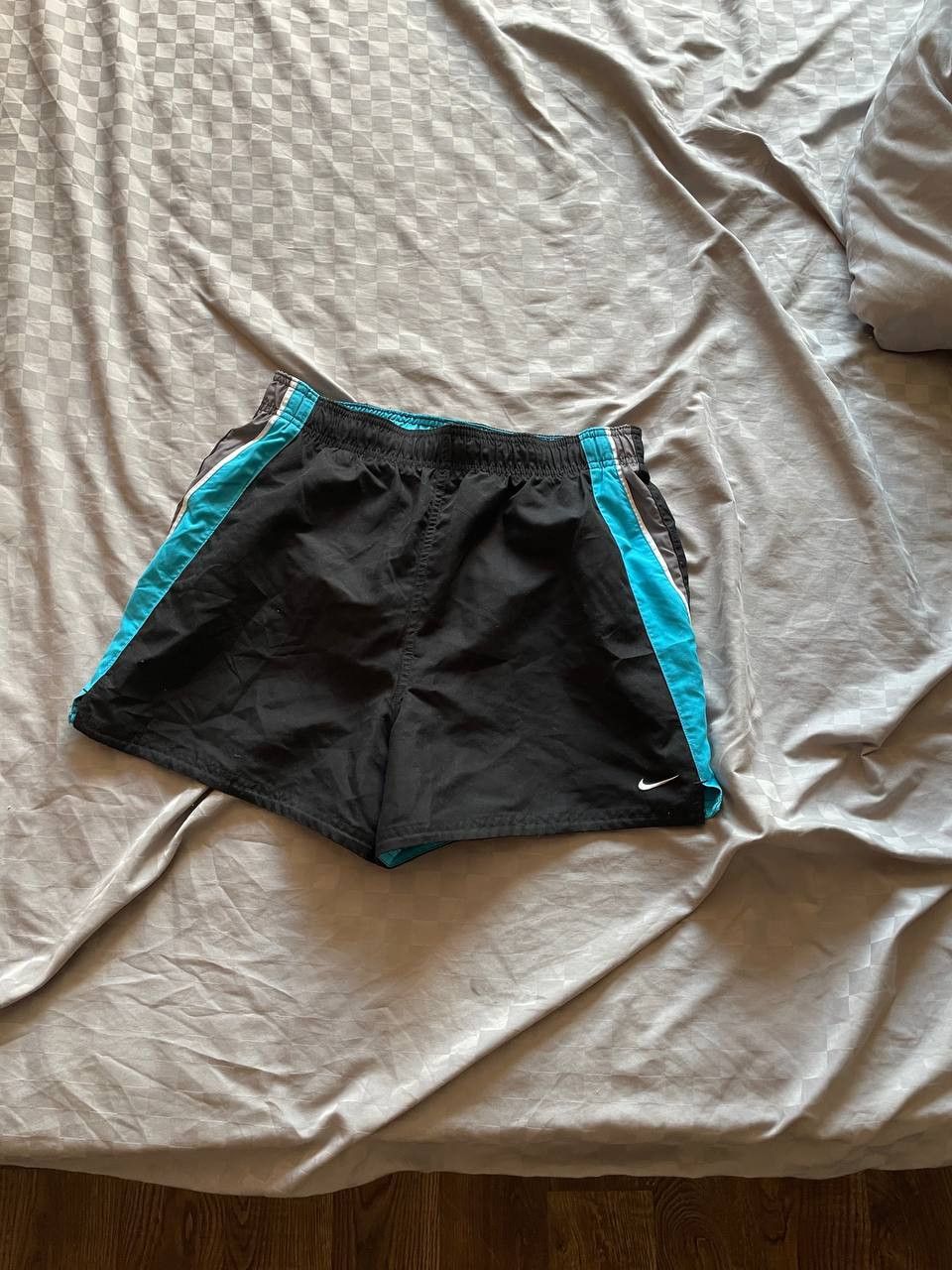 Nike Vintage Nike shorts streetwear swoosh casual y2k size M Size US 32 / EU 48 - 1 Thumbnail