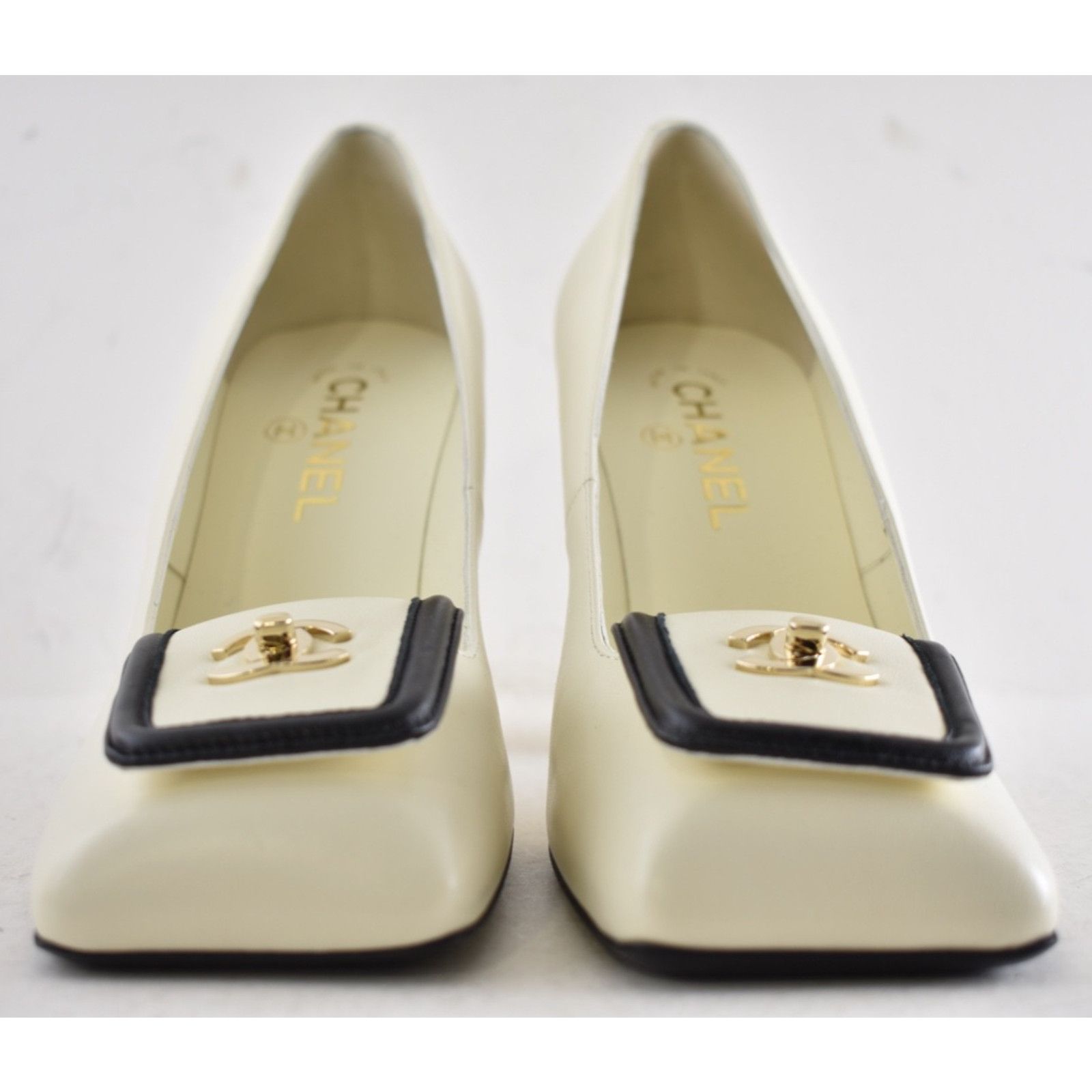 Chanel Chanel Ivory Black Square Turnlock Block Heel Pump 40.5 Size US 10.5 / IT 40.5 - 13 Thumbnail