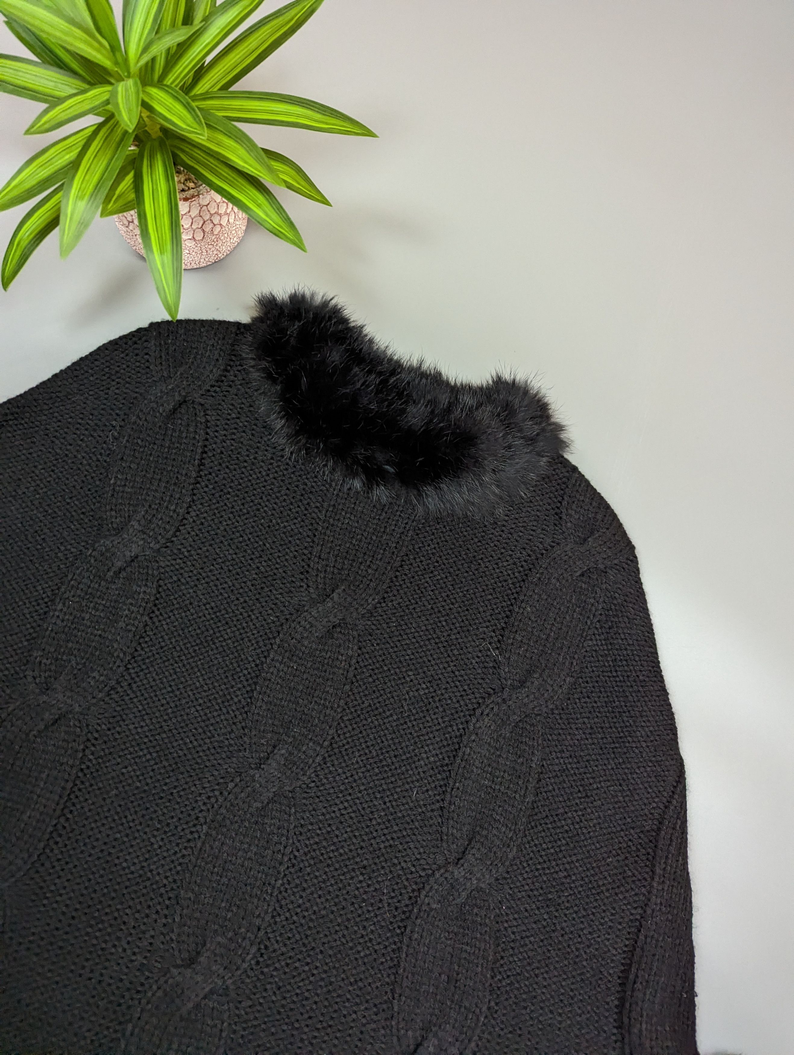 Giorgio Armani Armani Jeans Knitted Poncho Black Faux Fur Trim Bolero Size M / US 6-8 / IT 42-44 - 4 Thumbnail