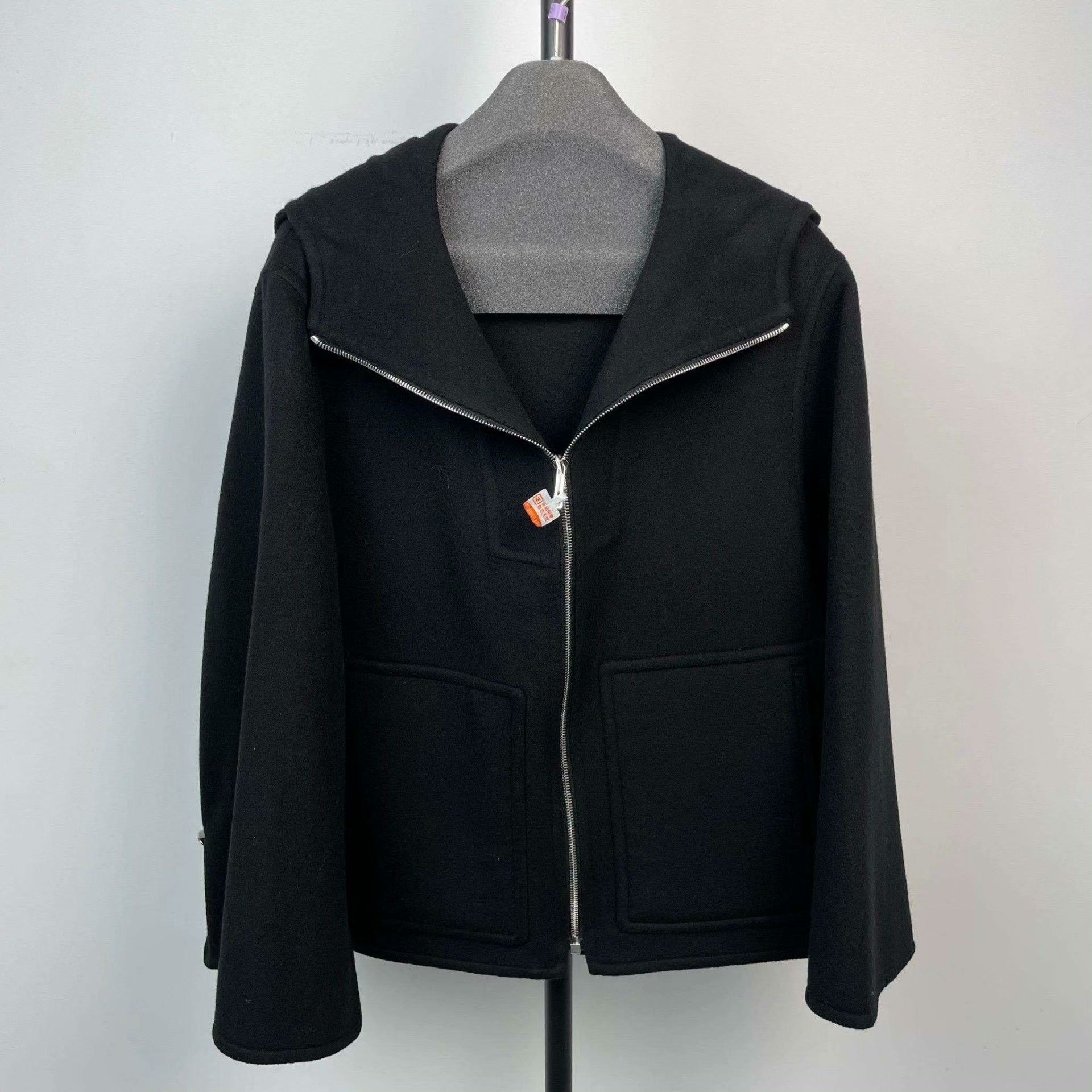 Hermes Hermes Black Coat M Women Size M / US 6-8 / IT 42-44 - 1 Thumbnail