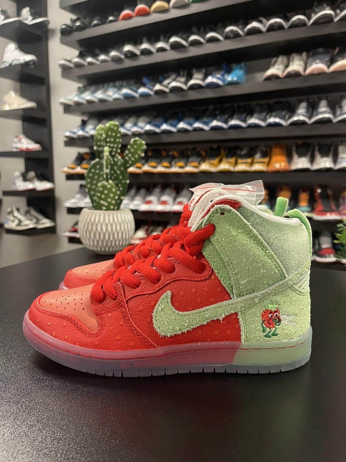 Nike Size 4 - Nike Dunk High SB Strawberry Cough - CW7093 600 Size US 5 / EU 37 - 1 Thumbnail
