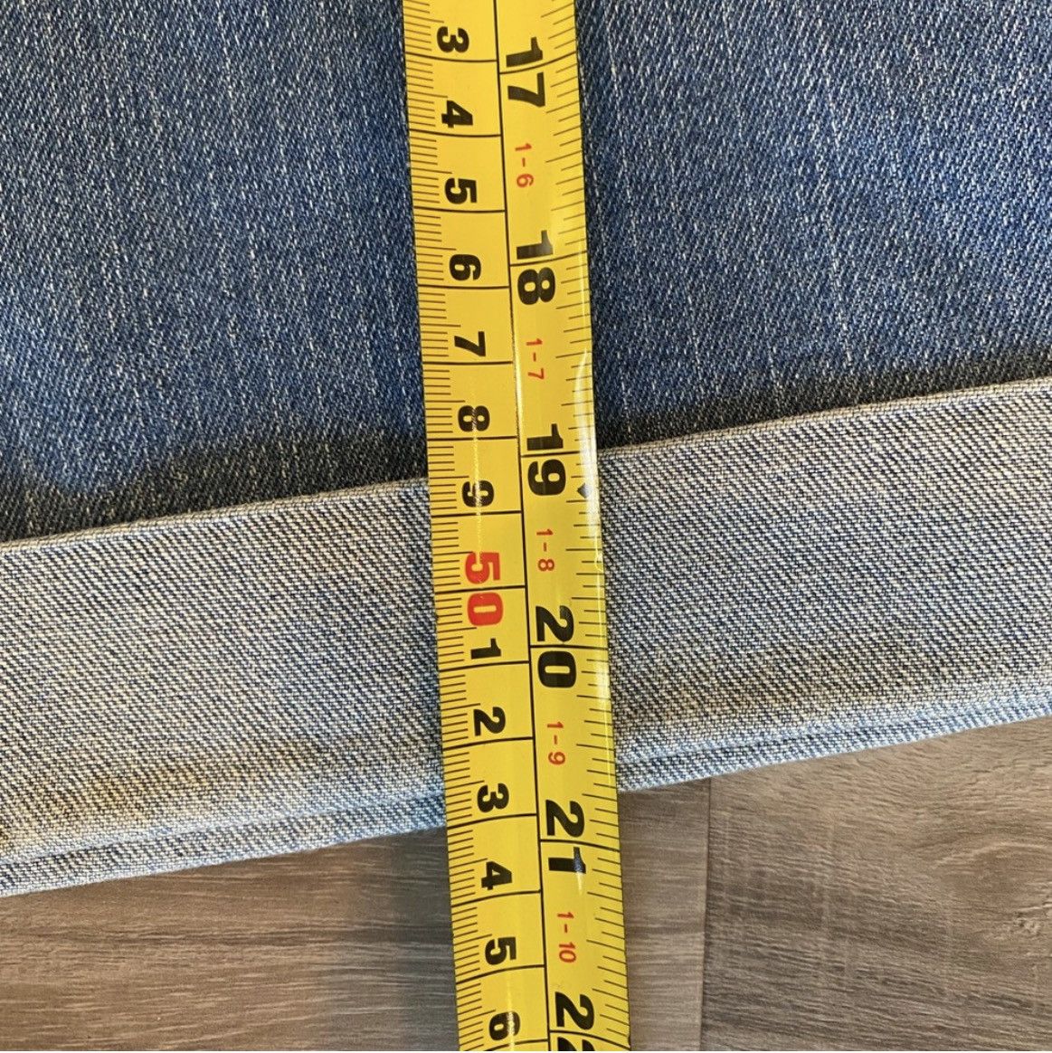 Levi's Levi’s 515 Mid-Rise Cuffed Jean Shorts. Classic Size 16 Size 38" / US 16 / IT 52 - 4 Thumbnail