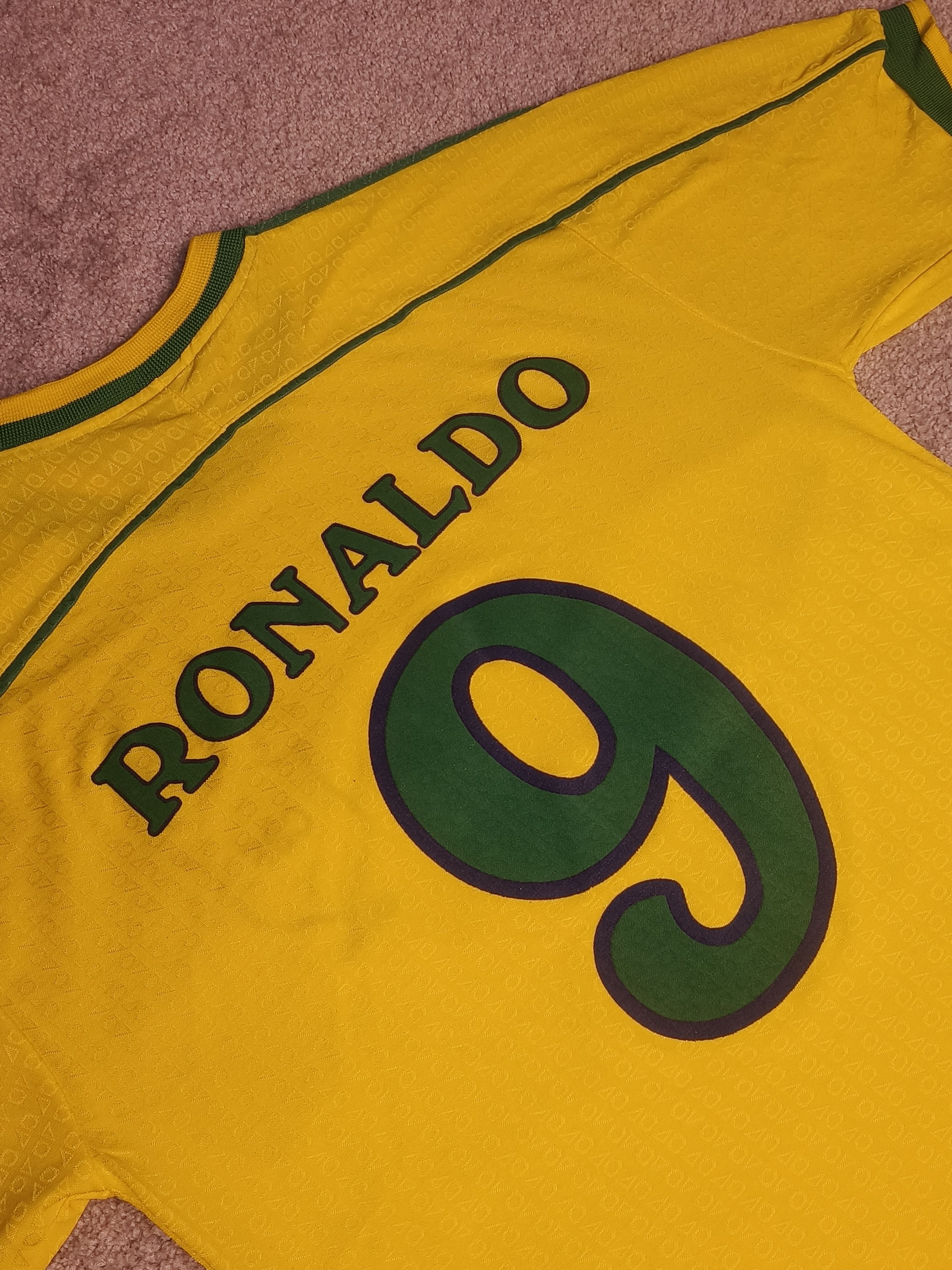 Vintage Vintage Brazil National Team Ronaldo #9 Bootleg Jersey Size US L / EU 52-54 / 3 - 3 Thumbnail