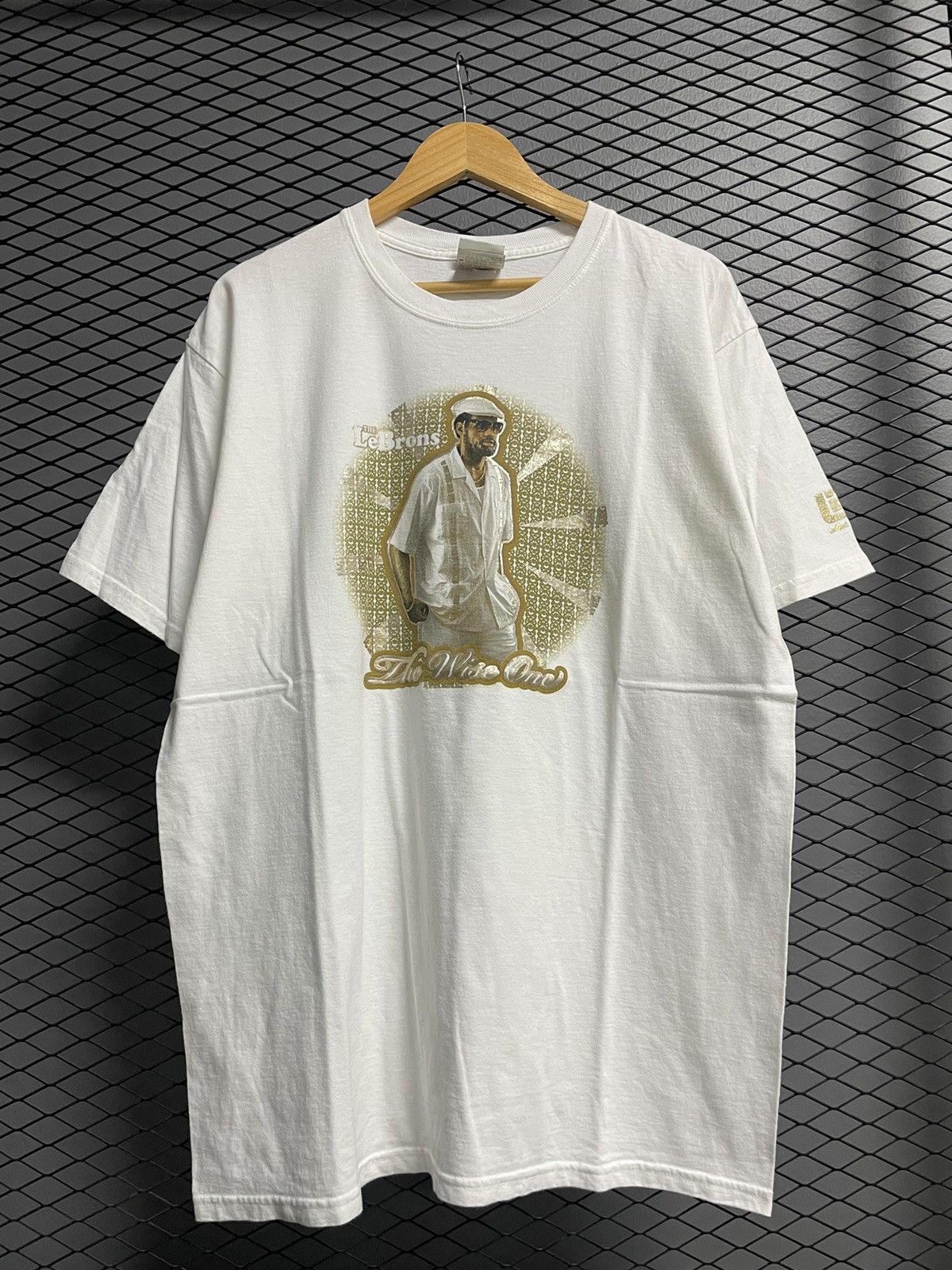 Nike × Vintage Vintage 00s Nike Lebron James “The Wise One” T-Shirt. Size US L / EU 52-54 / 3 - 1 Thumbnail