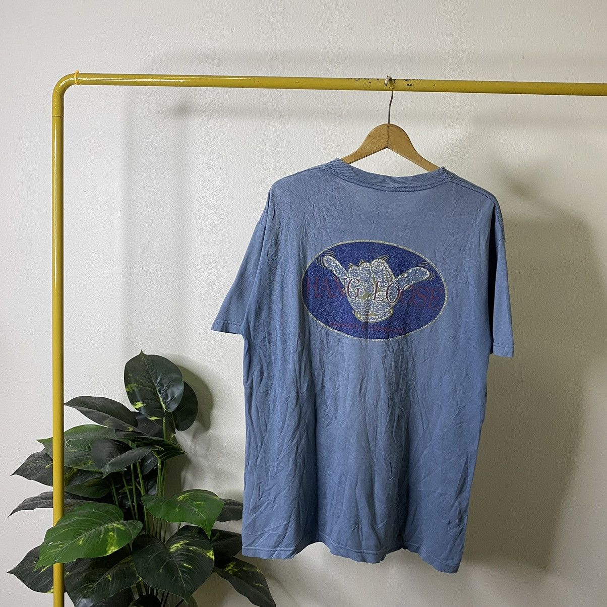 Vintage Vintage 2000s Hawaii Hang Loose Surf Style Tee Size US L / EU 52-54 / 3 - 1 Thumbnail