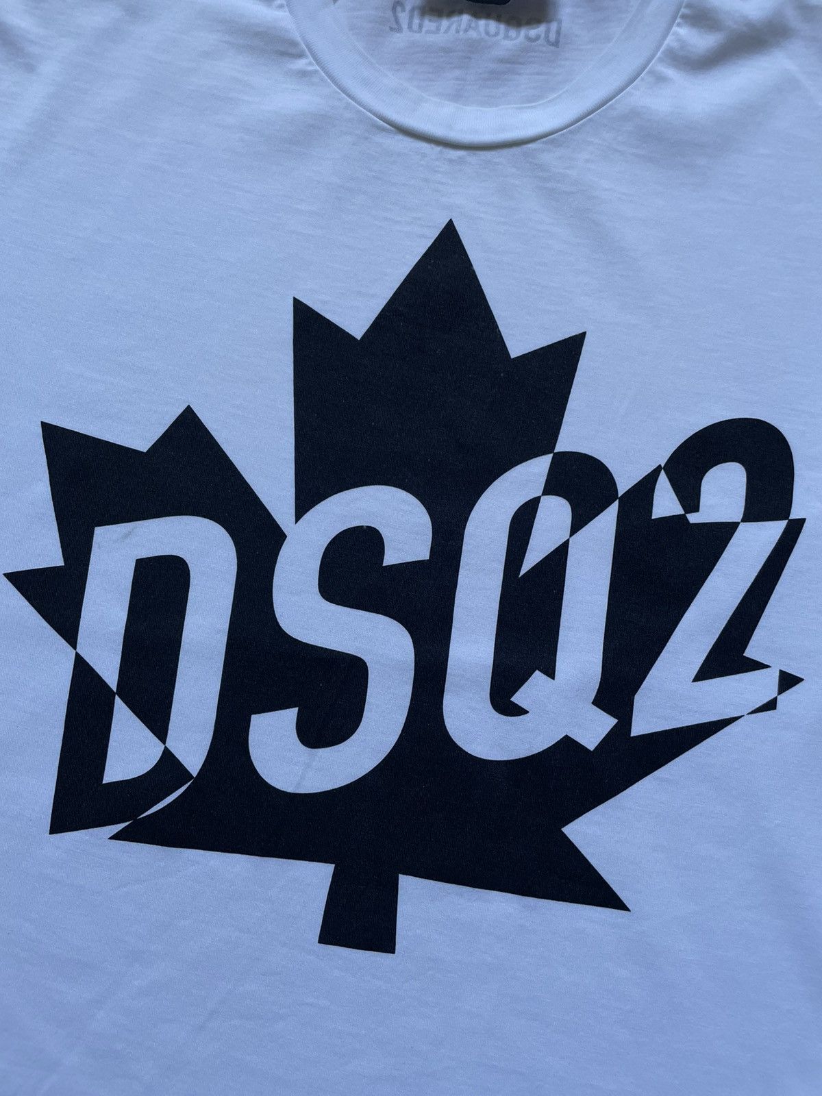 Designer Designer Luxury Dsquared2 Big Logo Maple Leaf Tee M Black Size US M / EU 48-50 / 2 - 3 Thumbnail