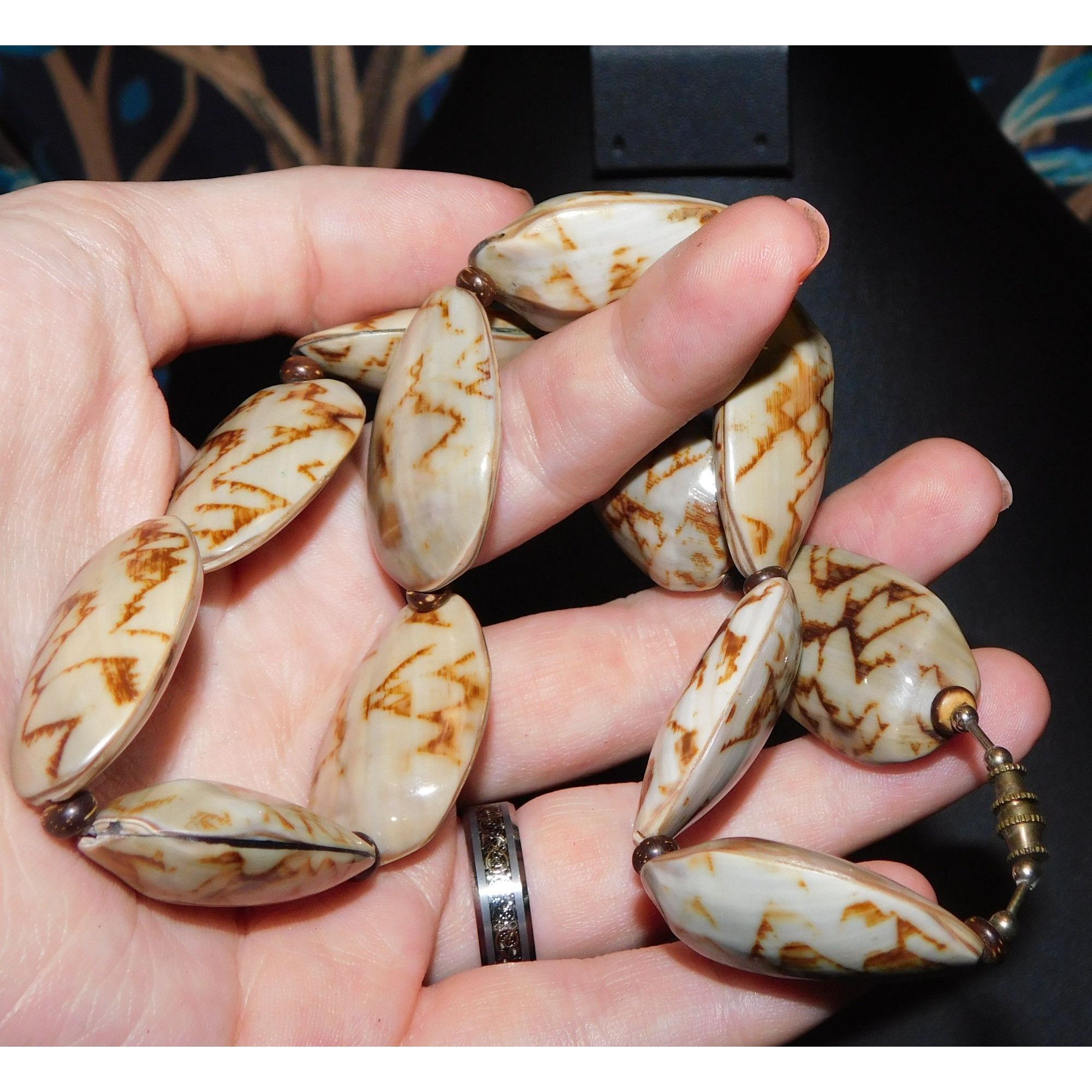 Other Vintage Beachy Brown And Tan Mottled Shell Beaded Necklace Size ONE SIZE - 2 Thumbnail