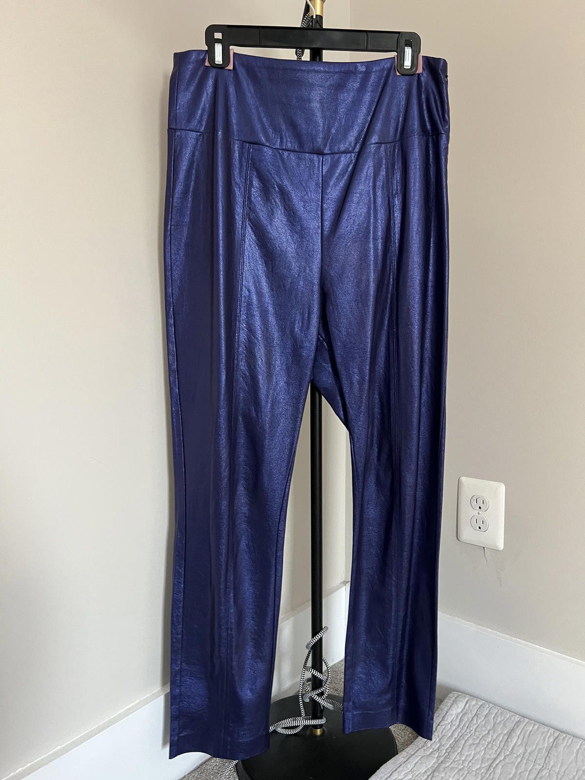 Bcbgmaxazria BCBGMAXAZRIA Metallic Blue Coated Leggings Size 36" / US 14 / IT 50 - 1 Thumbnail
