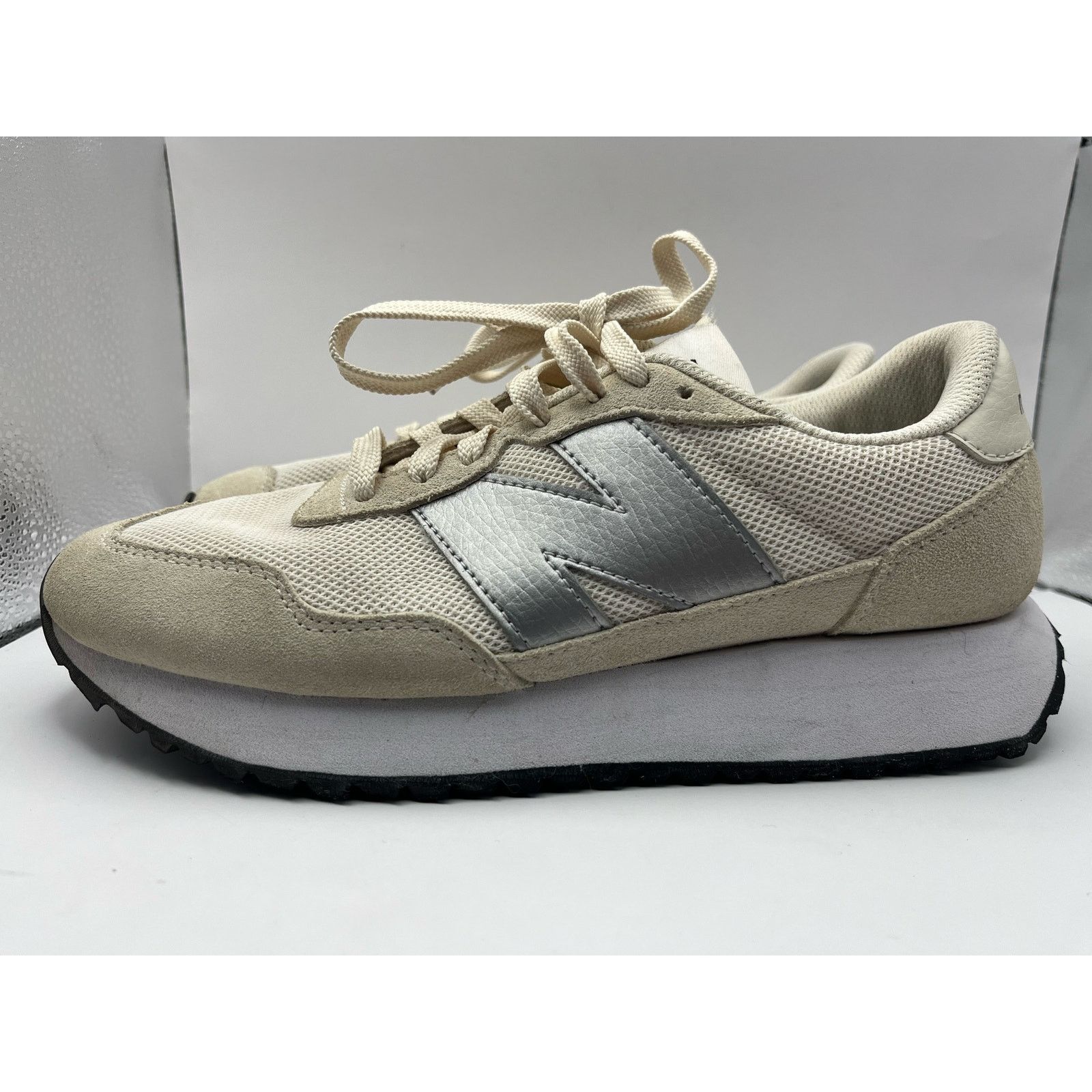 New Balance New Balance 237 Running Sneakers, Sea Salt Silver Women USED Size US 8 / IT 38 - 2 Thumbnail