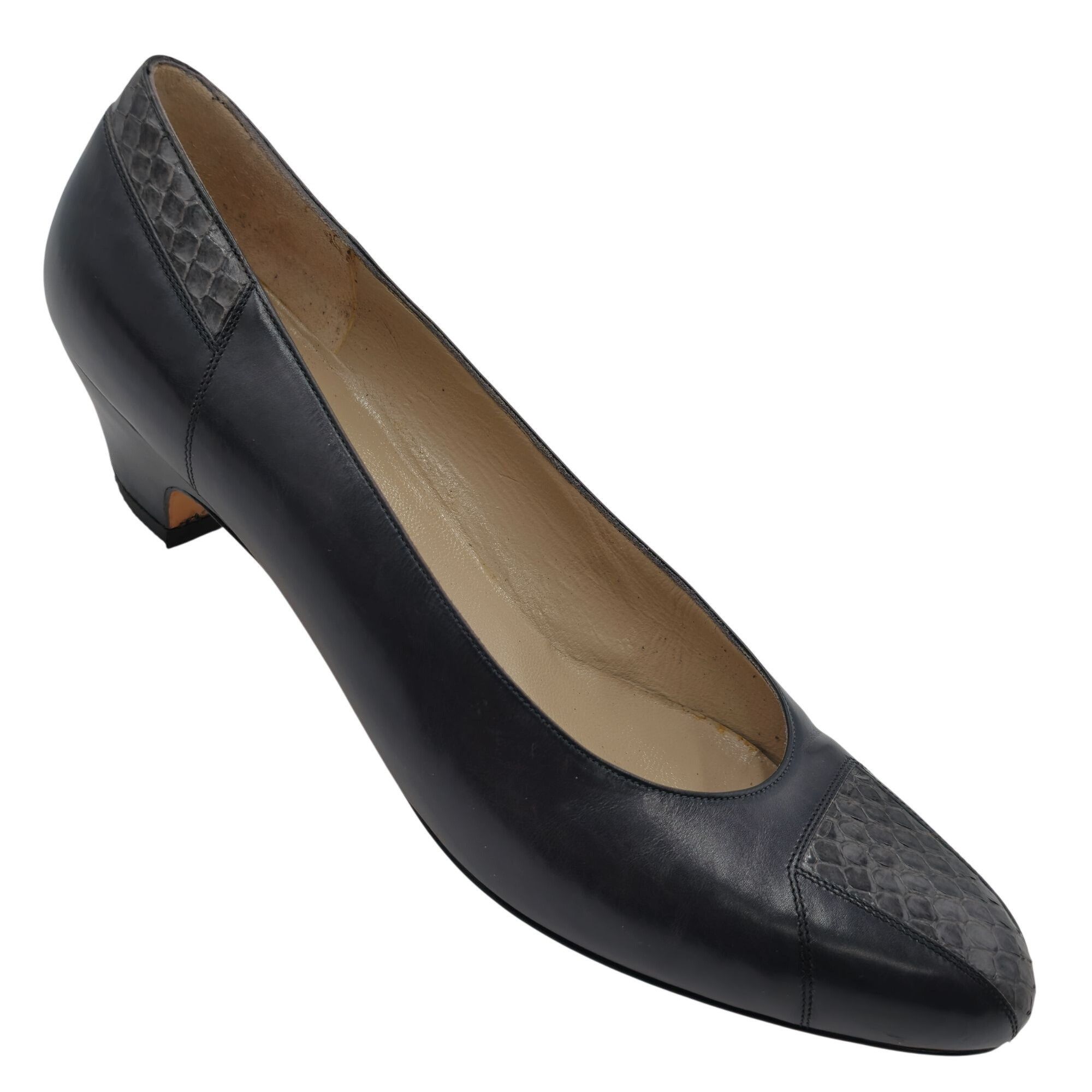 Salvatore Ferragamo Vintage Salvatore Ferragamo Women 9AA Gray Snakeskin Leather Size US 9 / IT 39 - 1 Thumbnail