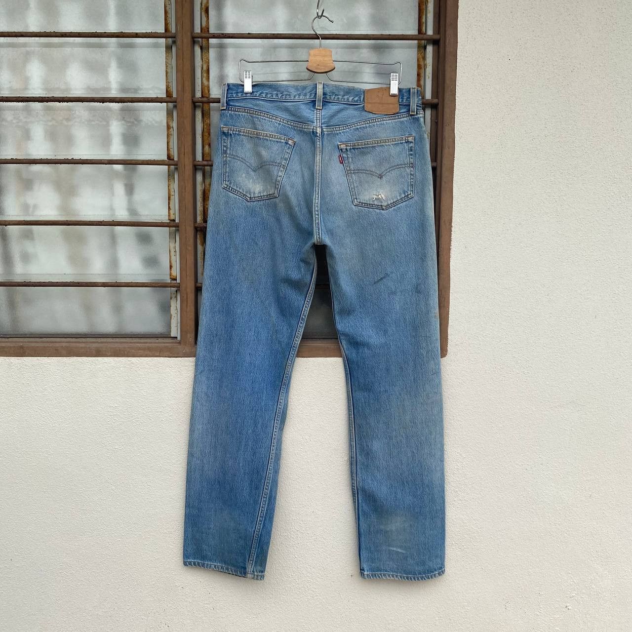 Levi's Vintage Clothing VINTAGE 00'S LEVIS 501 DISTRESSED DIRTY JEAN W35X33" Size US 35 - 6 Thumbnail