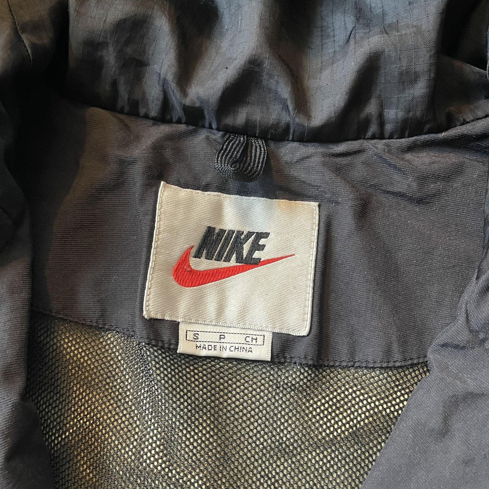 Nike Nike Jacket Mens Small Black Windbreaker Hooded Nylon Zip Size US S / EU 44-46 / 1 - 9 Thumbnail