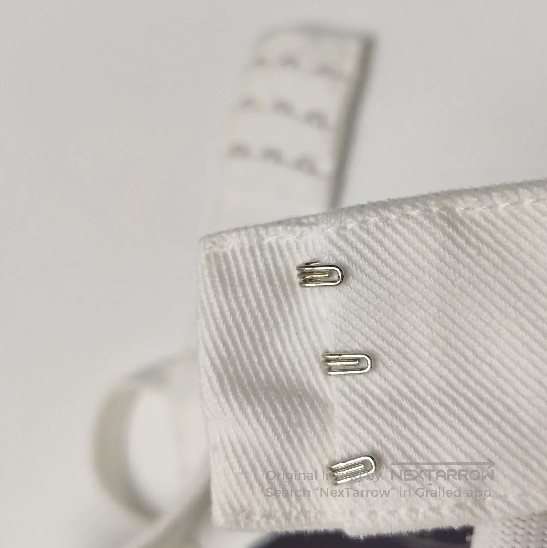 Prada Prada Cotton Triangle Logo Top in White . Size S / US 4 / IT 40 - 9 Thumbnail