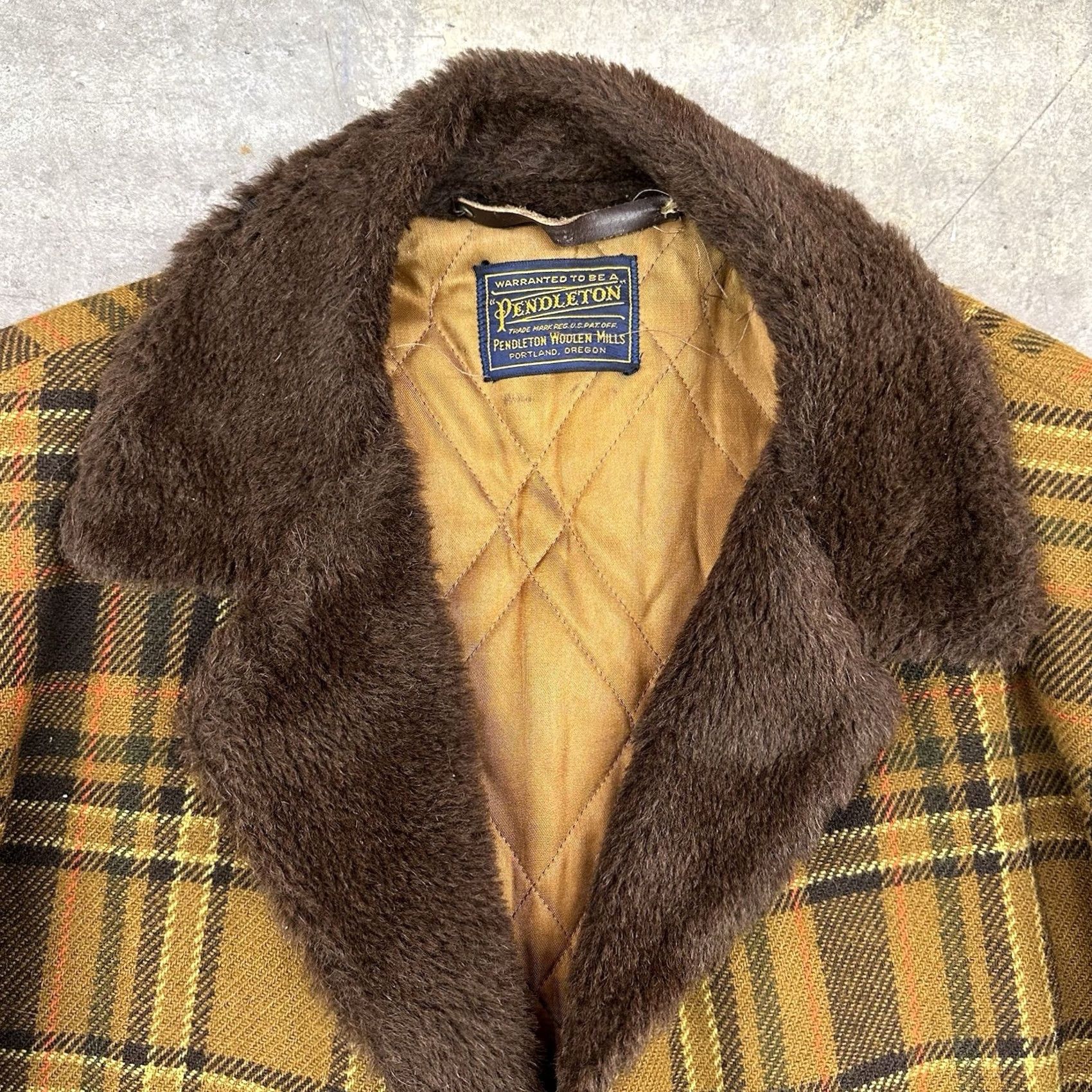 Pendleton VINTAGE Pendleton Wool Overcoat Coat Faux Fur Collar Quilted Plaid 60/70s Mens Large Size US L / EU 52-54 / 3 - 2 Thumbnail