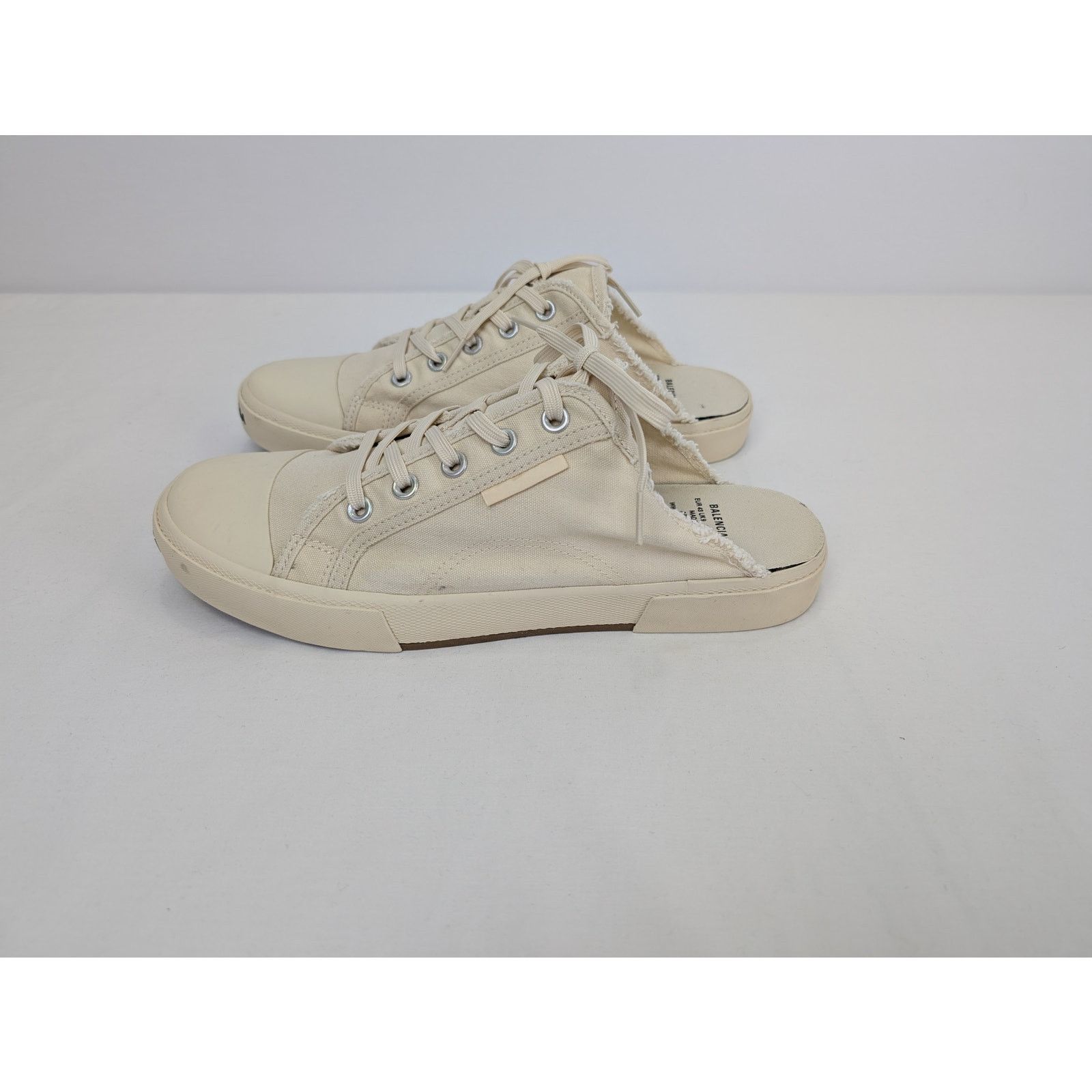 Balenciaga o1rshd1 Mule Destroyed Rubber Sole Paris Mule in White Size US 13 / EU 46 - 12 Thumbnail