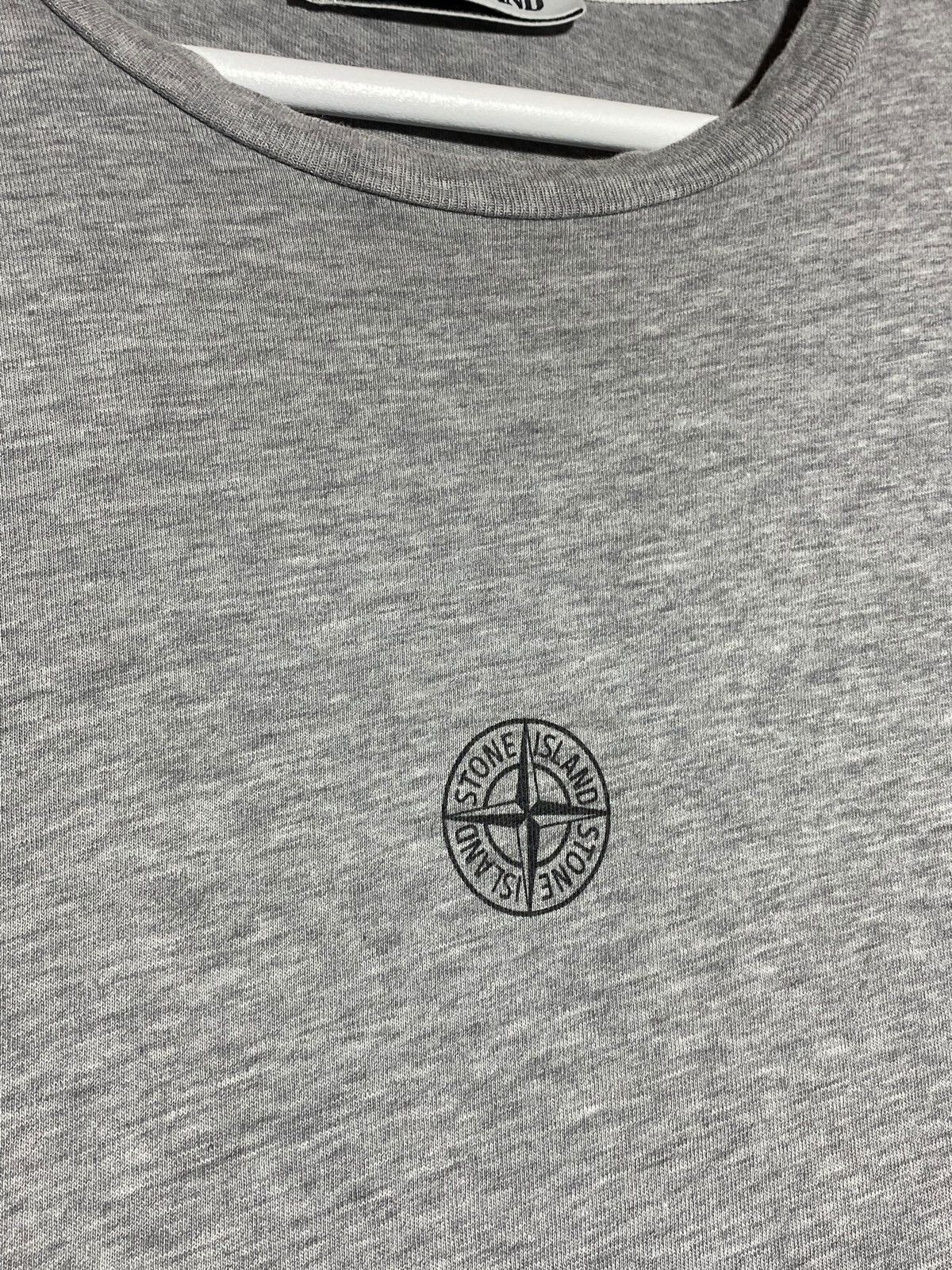 Stone Island 🔥 STONE ISLAND GREY BACK LOGO TEE Size US S / EU 44-46 / 1 - 5 Thumbnail