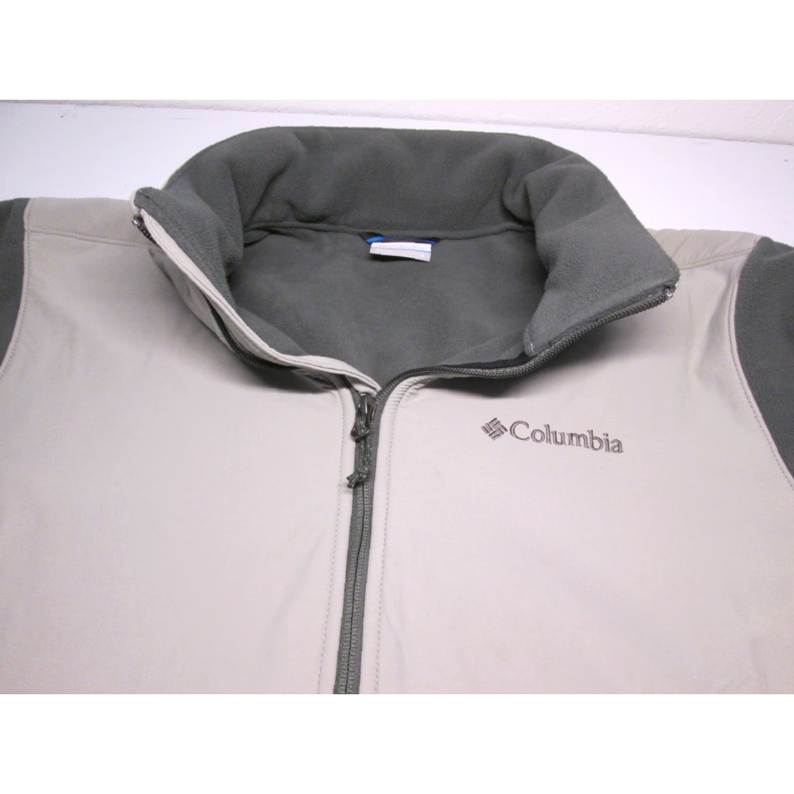 Vintage Columbia Windbreaker Jacket Mens Size L Gray Zip Pockets Logo Solid Outerwear Fleece Polyester Regular Closure Zip Size US L / EU 52-54 / 3 - 4 Thumbnail