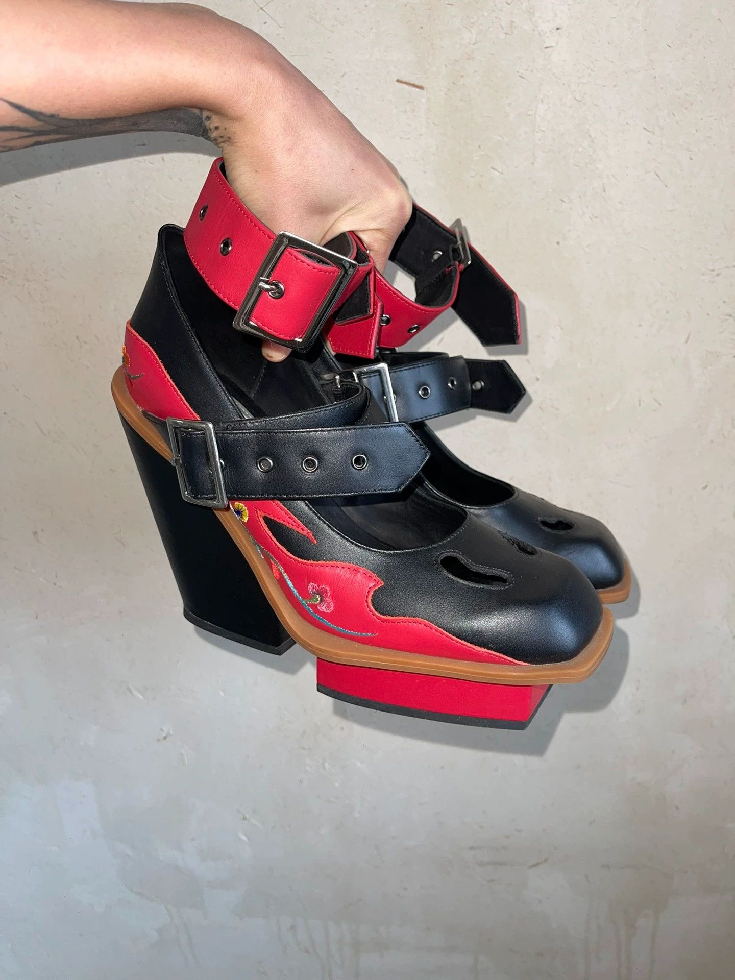 Buffalo David Bitton 022397BLUFF Flame Geta Embroidered Platform Cutout Heels Size US 7.5 / IT 37.5 - 4 Thumbnail