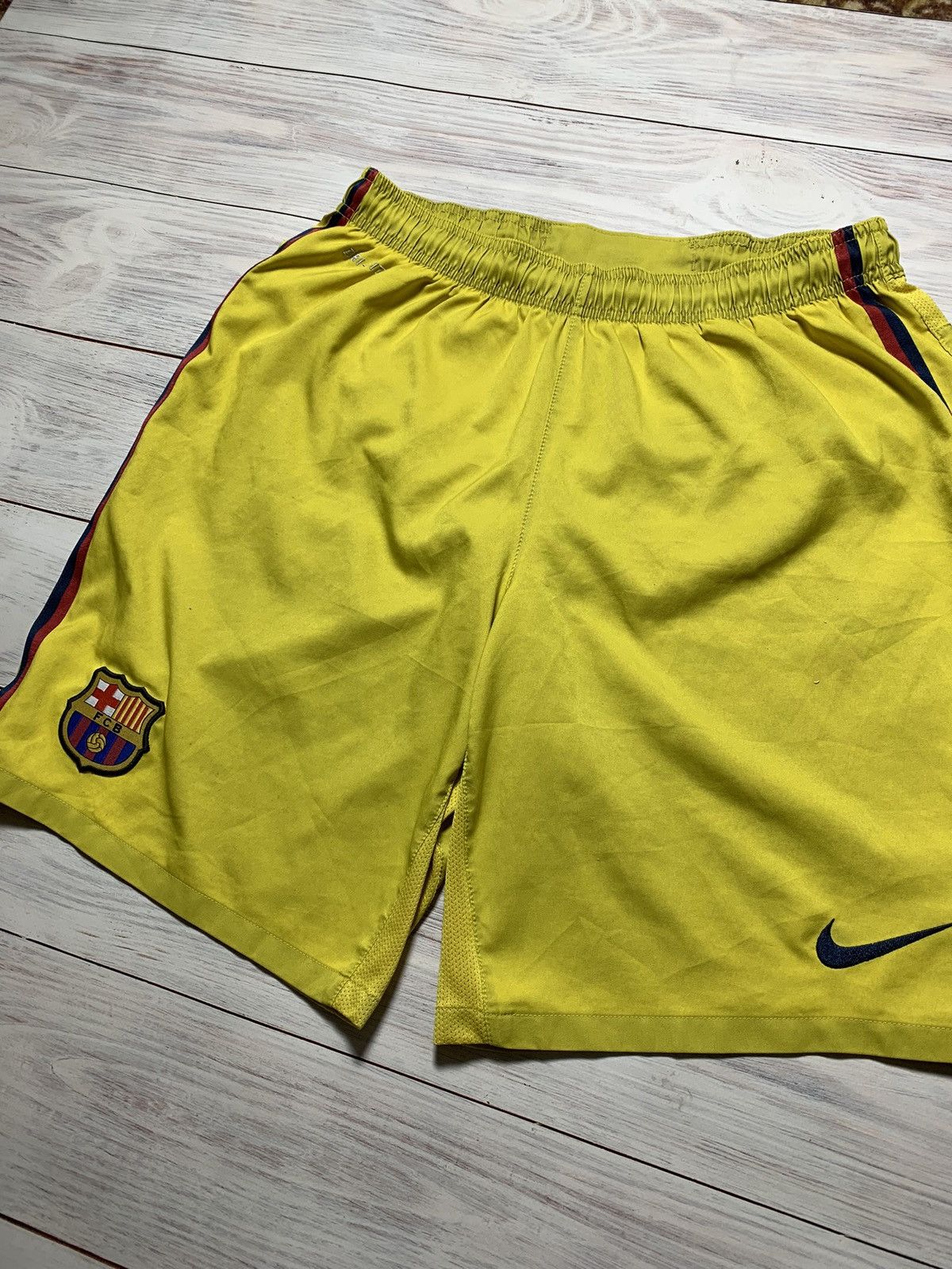 Nike BARCELONA 2012 2013 AWAY SHORTS FOOTBALL SOCCER NIKE Size US 32 / EU 48 - 2 Thumbnail