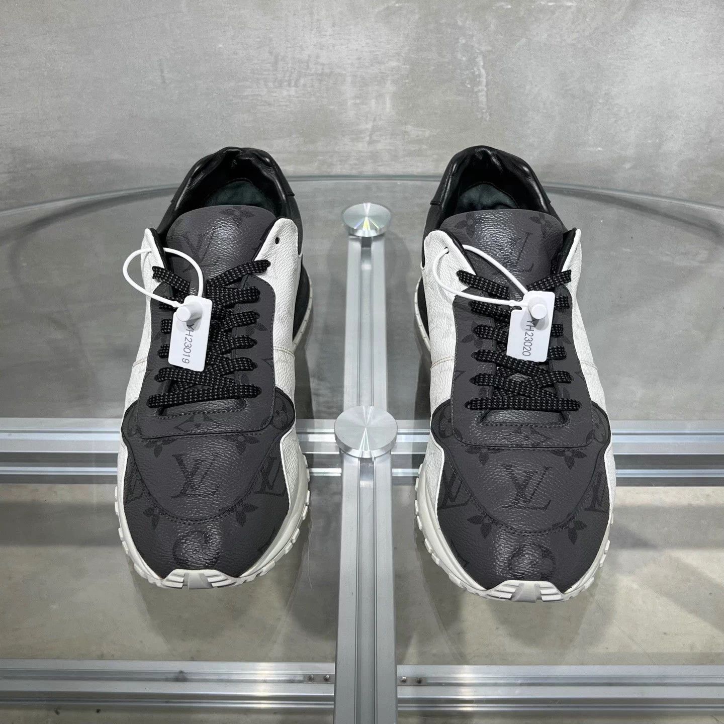 Louis Vuitton LV Run Away White Gray Print Sneakers UK7.5/41.5 Crack Size US 8 / EU 41 - 1 Thumbnail