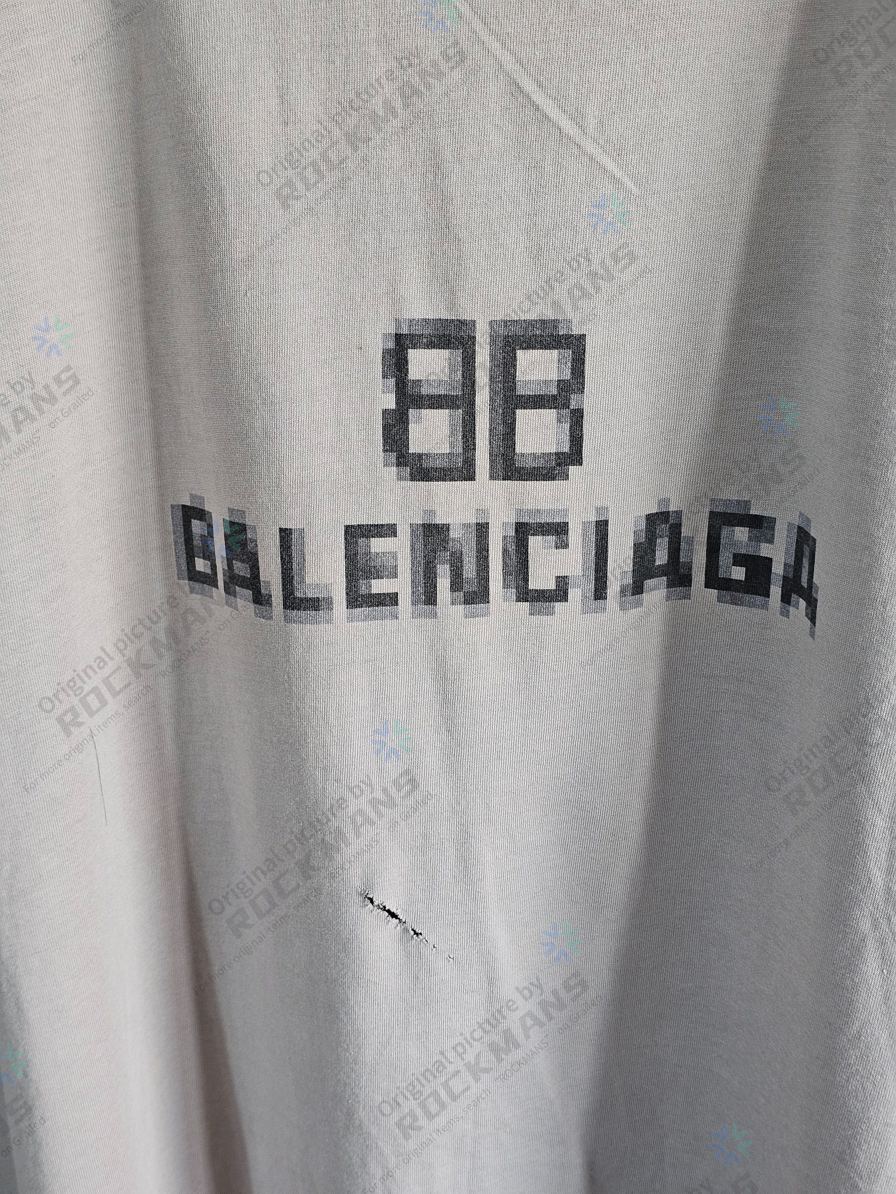 Balenciaga Balenciaga distressed pixelated Logo Oversize T-shirt Size M Size US M / EU 48-50 / 2 - 3 Thumbnail