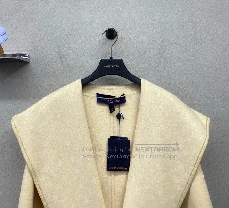 Louis Vuitton Louis Vuitton Yellow Logo Robe Coat. Size US XXS / EU 40 - 6 Thumbnail