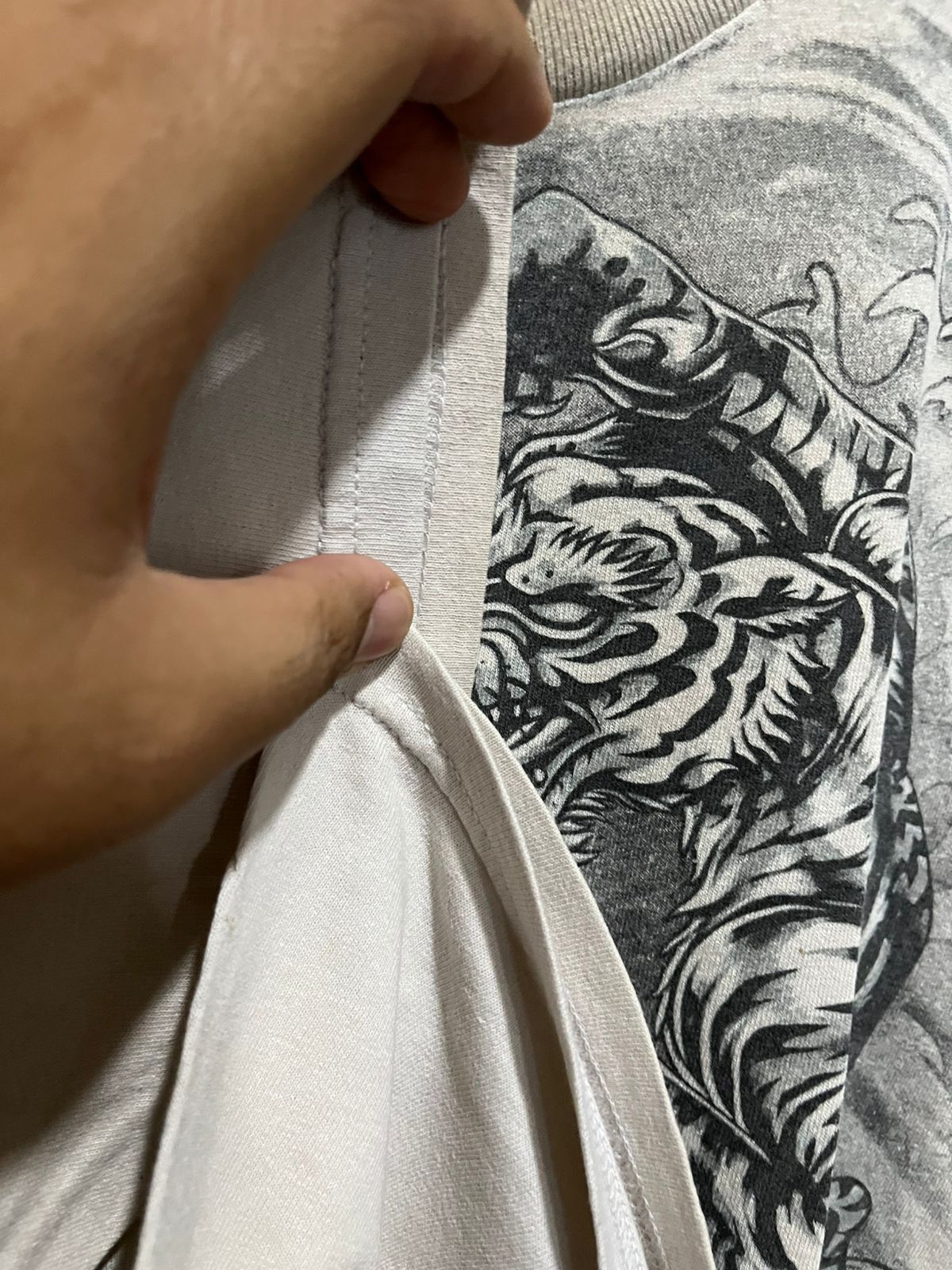 Gildan y2k dragon x tiger yin yang graphic tee tshirt Size US XL / EU 56 / 4 - 6 Thumbnail