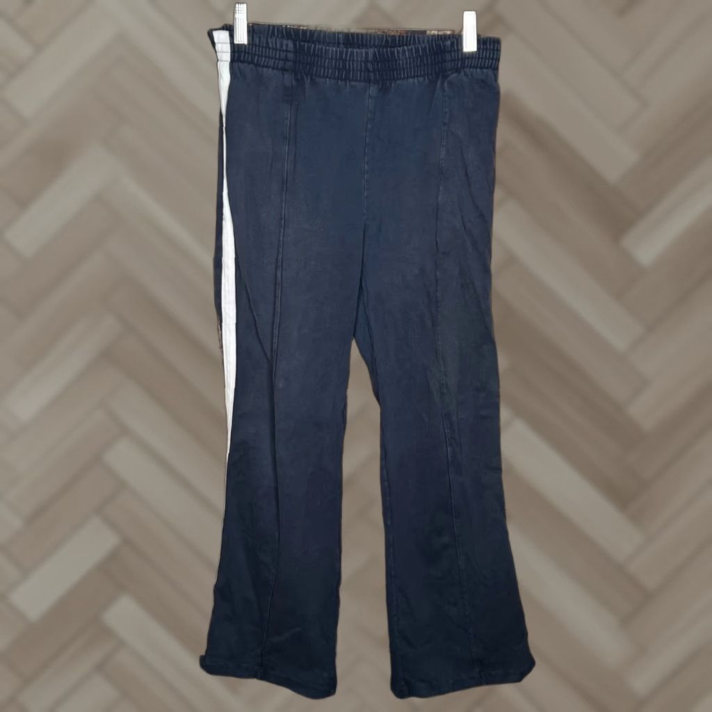Brandy Melville VINTAGE Brandy Melville Wide-Leg Sweatpants Navy Blue Stripe Pants One Size Blue Womens Sweatpants Stripe Wide-Leg Pull On Pants One Size Size 42" / US 20 - 1 Thumbnail