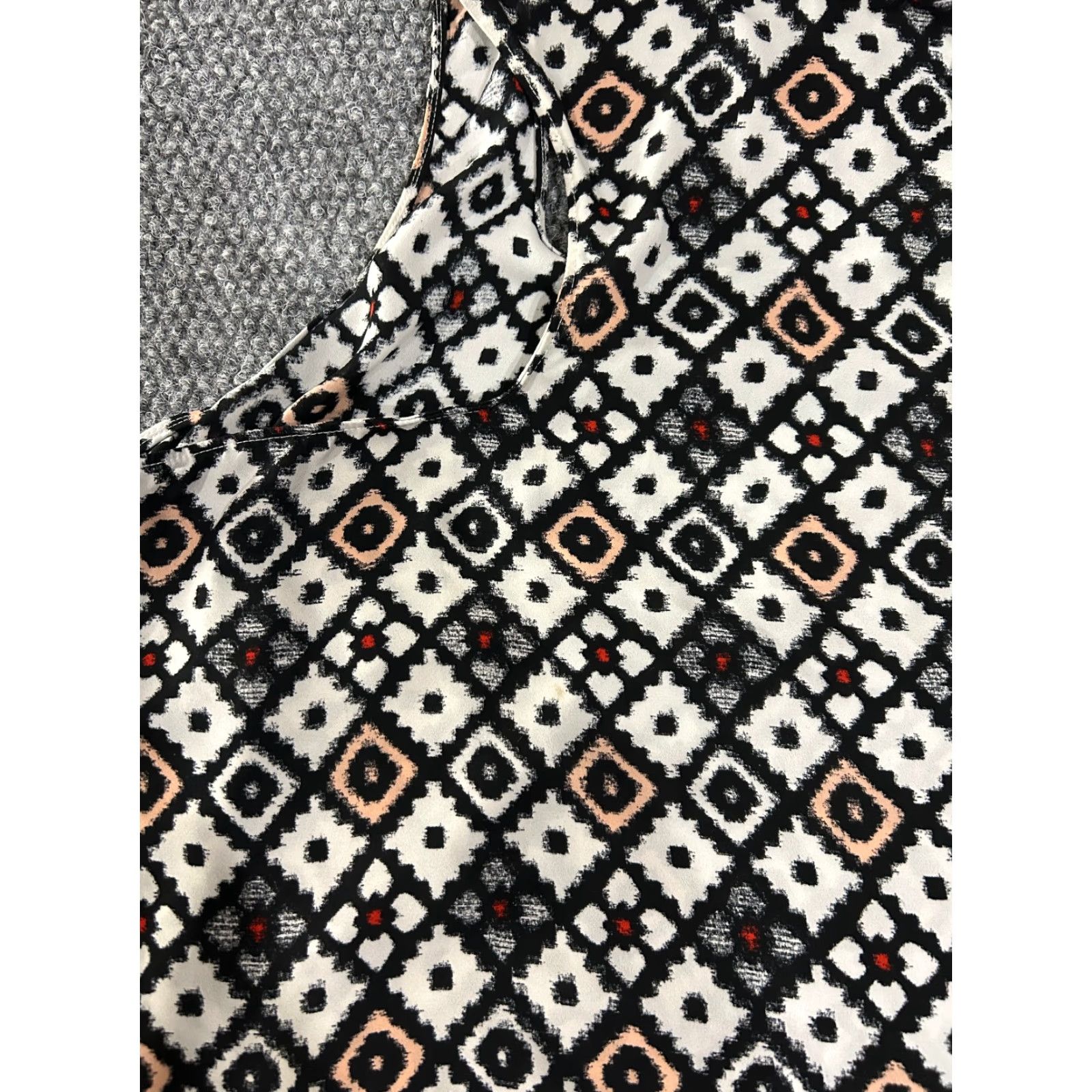 Ann Taylor LOFT Ann Taylor Geometric Blouse Womens Large Black Sleeveless Scoop Neck Pullover Lightweight Polyester Rayon Ruffle Casual Shirt Top Size L / US 10 / IT 46 - 7 Thumbnail