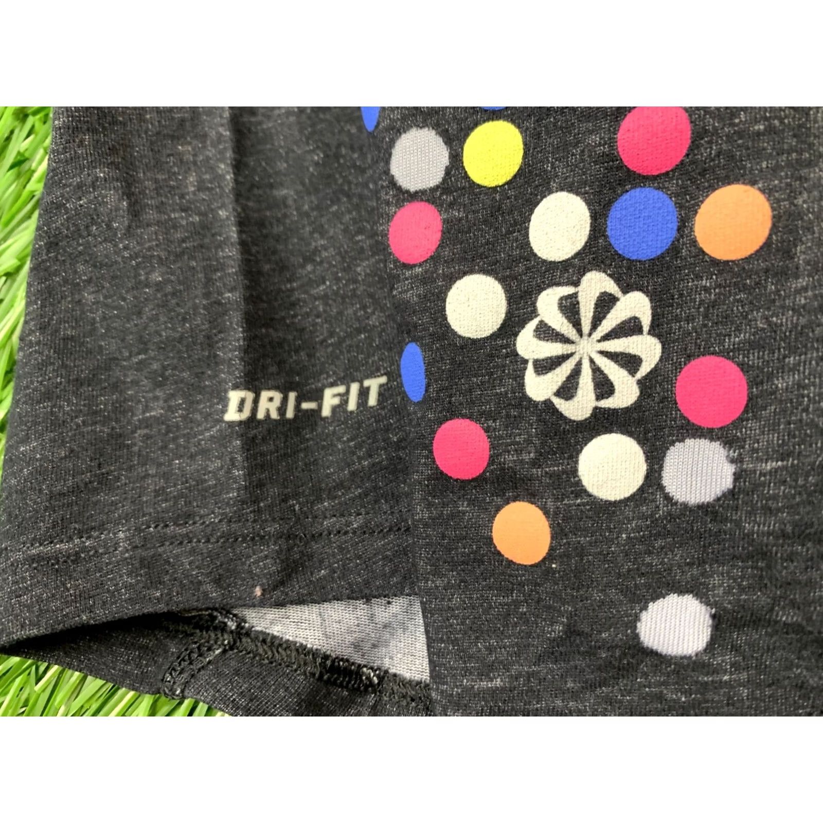 Nike Nike Dri-FIT Running Shirt Womens XS Black and Gray Jersey 2011 Nike Run Training Shirt Jersey Short Sleeve Size XS / US 0-2 / IT 36-38 - 6 Thumbnail
