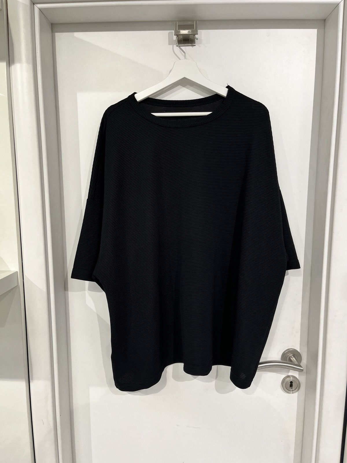 Fashion Nova Black Tee Size US XXL / EU 58 / 5 - 1 Thumbnail