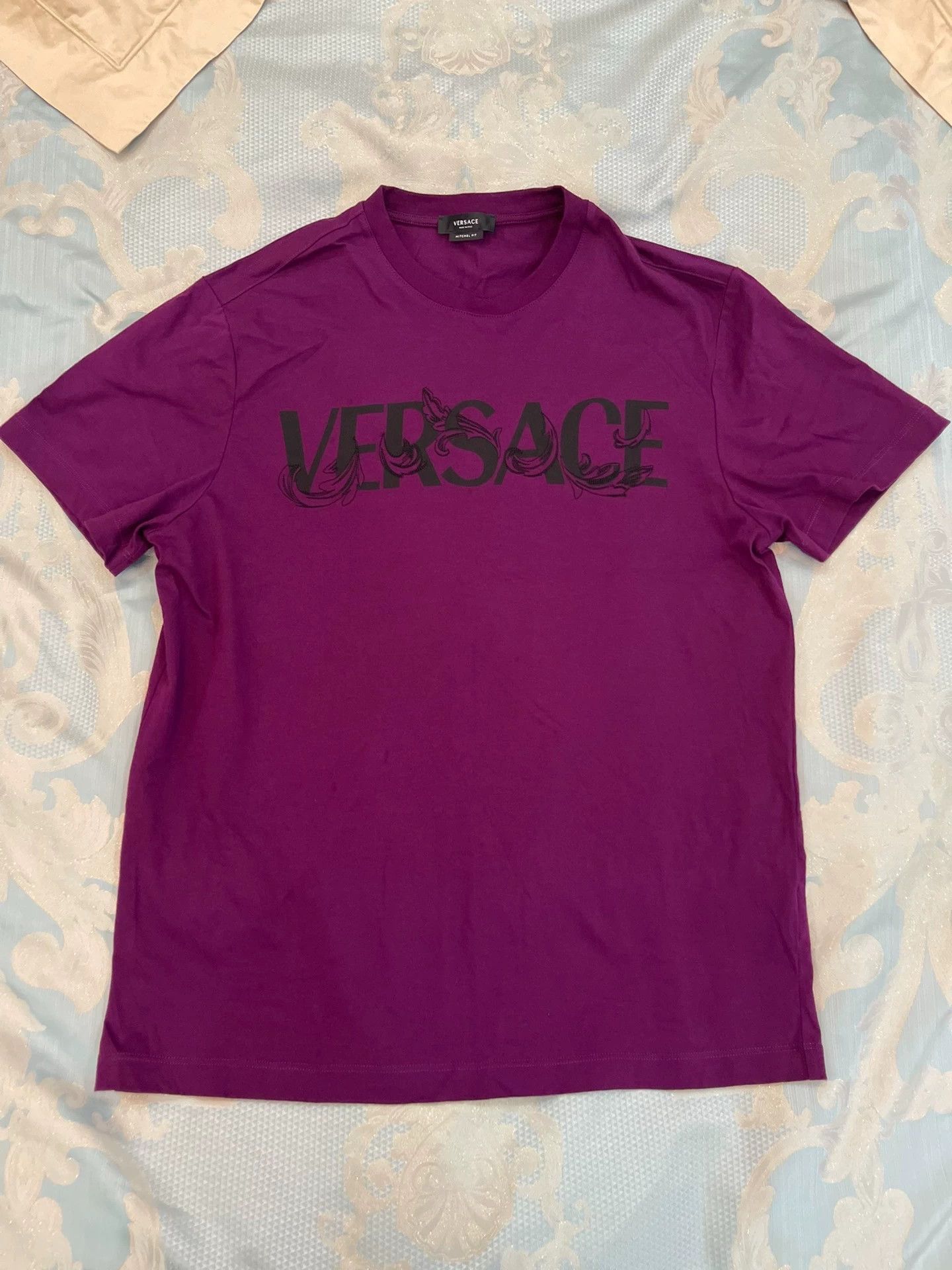 Versace Versace Graffiti Embroidered Logo Panel T-Shirt M Size US M / EU 48-50 / 2 - 1 Thumbnail
