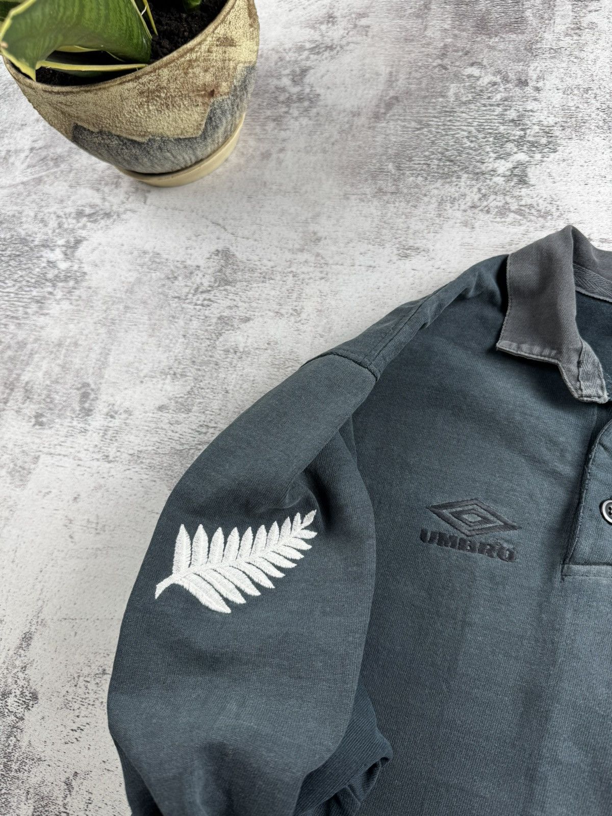 Umbro UMBRO NEW ZEALAND Rugby Thrashed Sportswear Large Gray Sweatshirt Pullover Size US L / EU 52-54 / 3 - 11 Thumbnail
