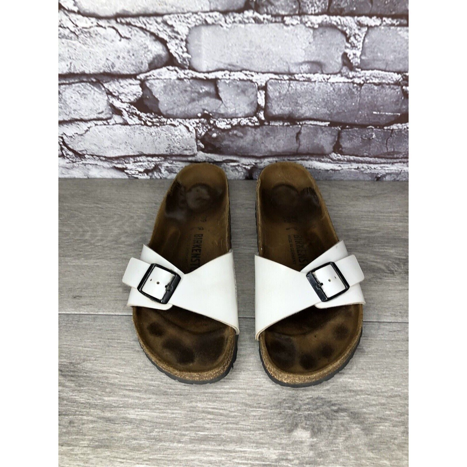 Birkenstock Birkenstock Madrid White Patent Leather Slides Sandals Women Size US 8.5 / IT 38.5 - 13 Thumbnail