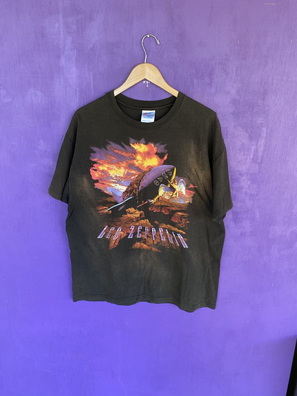 Band Tees Vintage 1994 Led Zeppelin blimp faded t-shirt Size US XL / EU 56 / 4 - 1 Thumbnail