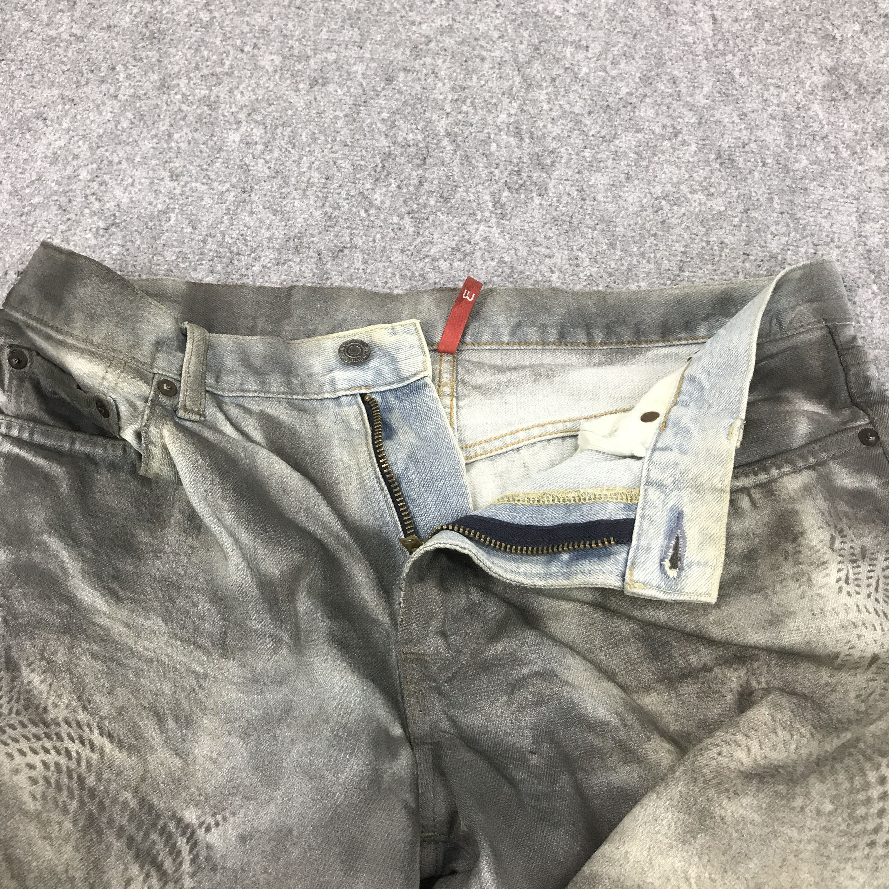 Japanese Brand × Jun Takahashi × Uniqlo JAPAN UNIQLO BLACK SPARY DENIM JEANS Size US 33 - 7 Thumbnail