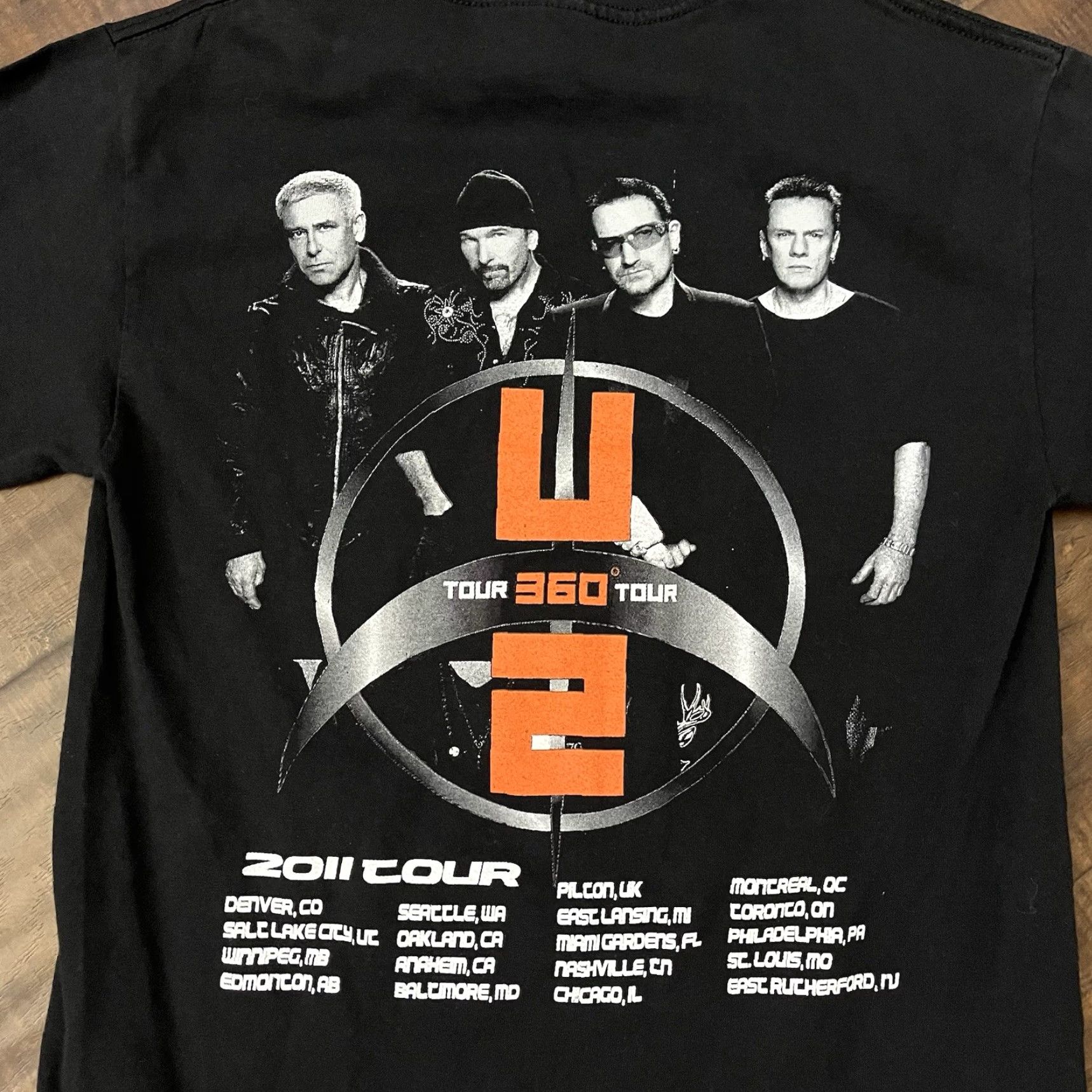 Vintage VINTAGE U2 360 Tour T-Shirt Mens S Black Short Sleeve Music 2009 Band Rock Bono (Adult Small) Size US S / EU 44-46 / 1 - 3 Thumbnail