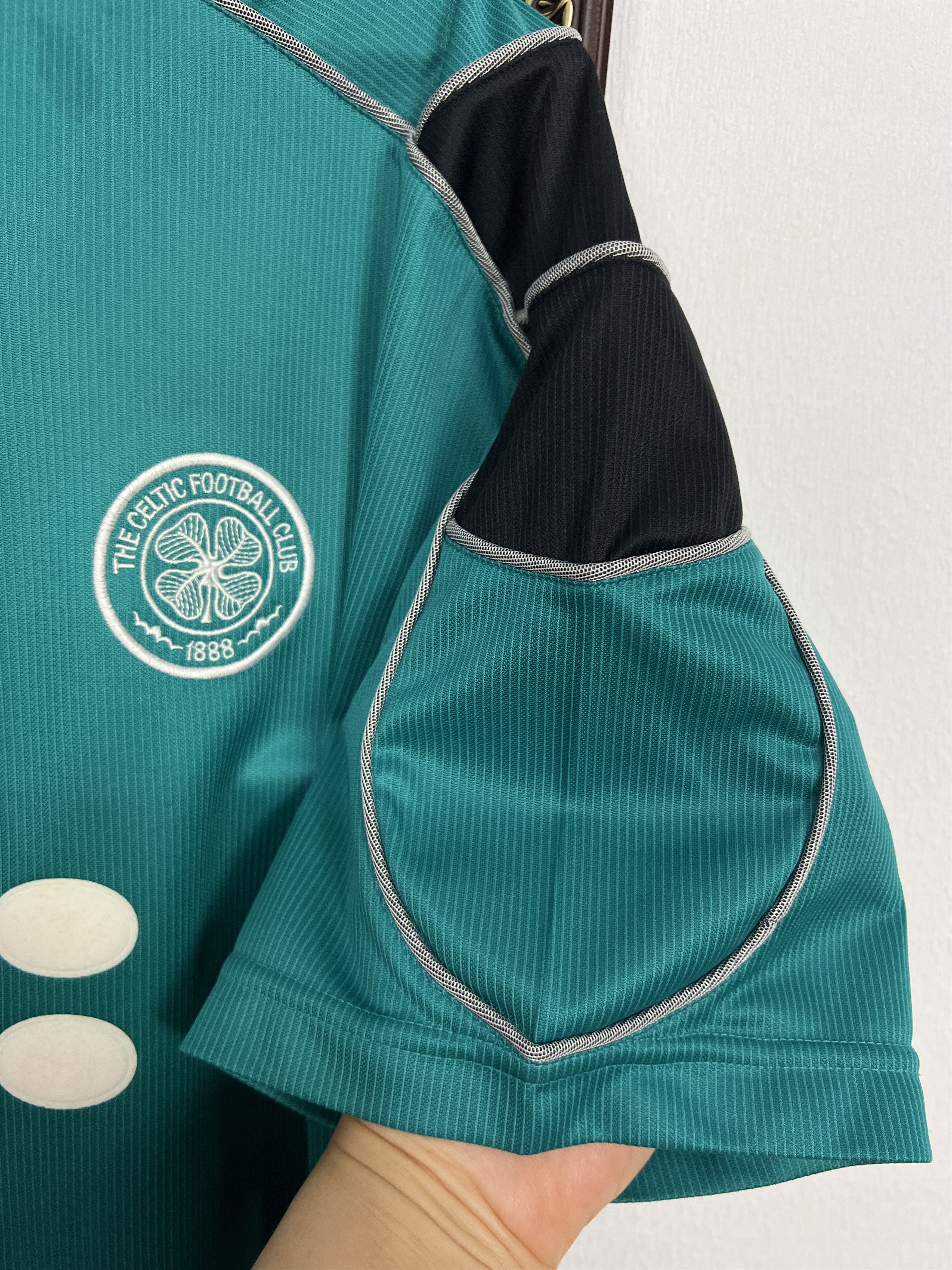 Umbro Vintage Celtic Football Train Shirt Soccer Jersey Trikot Size US L / EU 52-54 / 3 - 4 Thumbnail