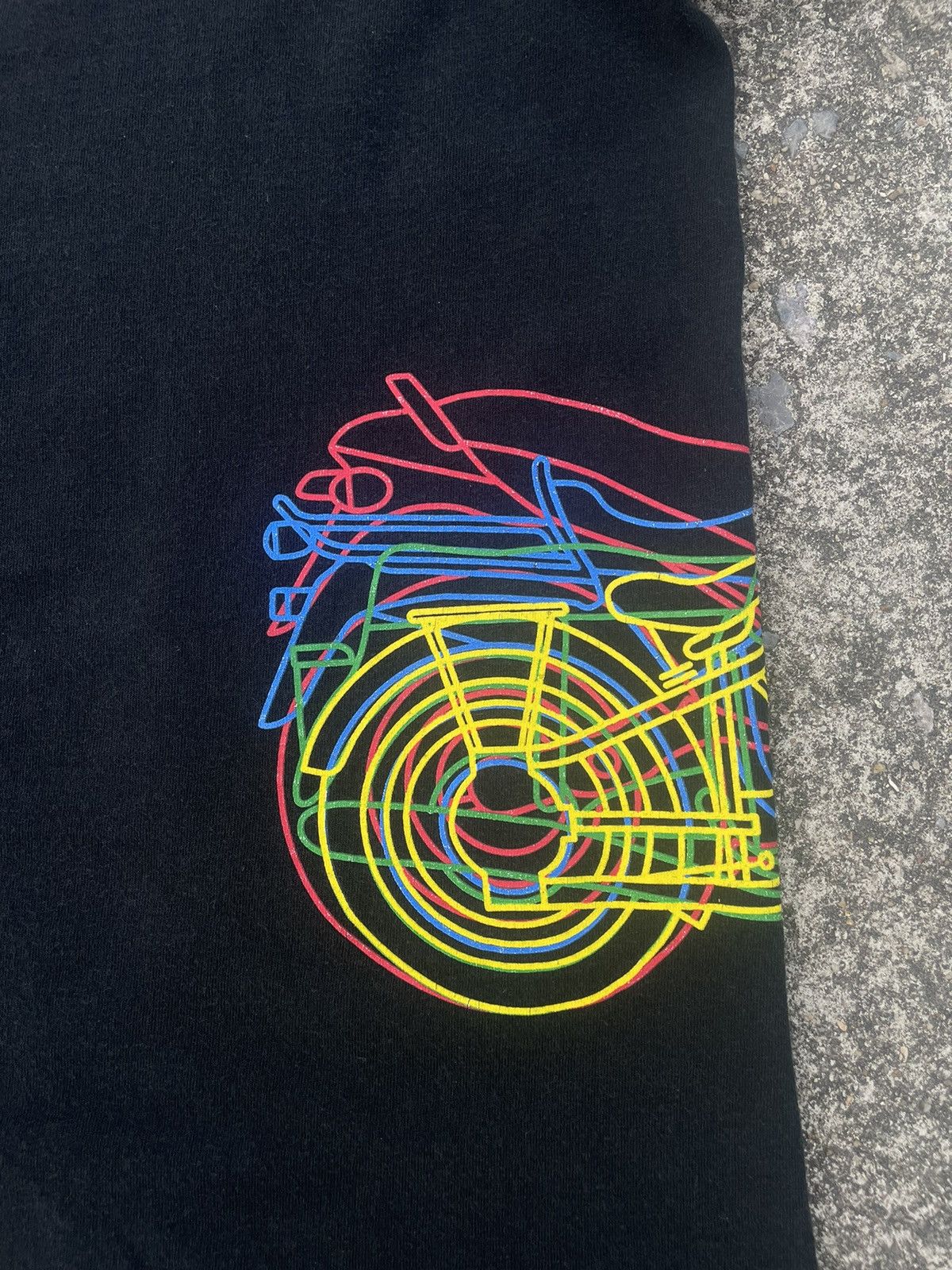 Vintage Vintage Gugenheim Museum BMW Black T-shirt 90s Size US XL / EU 56 / 4 - 9 Thumbnail
