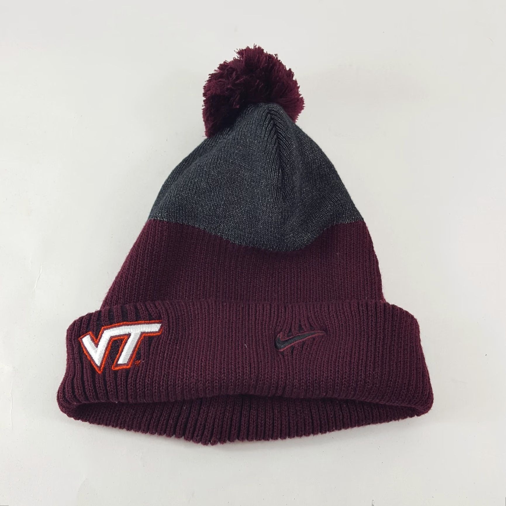 Nike VINTAGE Nike Football Beanie Hat Men One Size Red 90s Retro Winter Sport University Size ONE SIZE - 6 Thumbnail