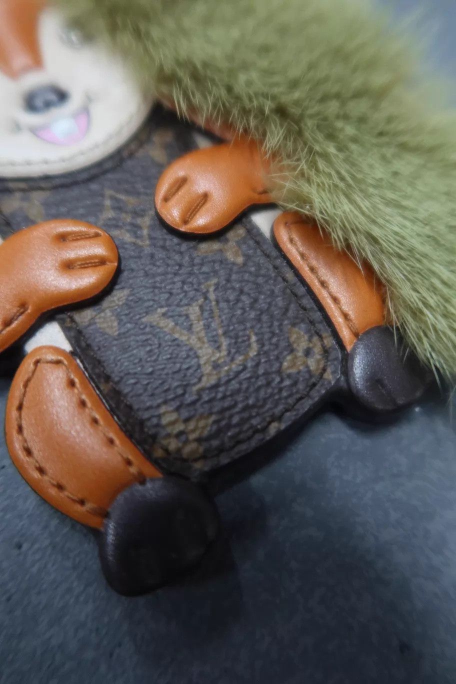 Louis Vuitton Louis Vuitton Squirrel Charm Keychain Pre-Owned Size ONE SIZE - 4 Thumbnail
