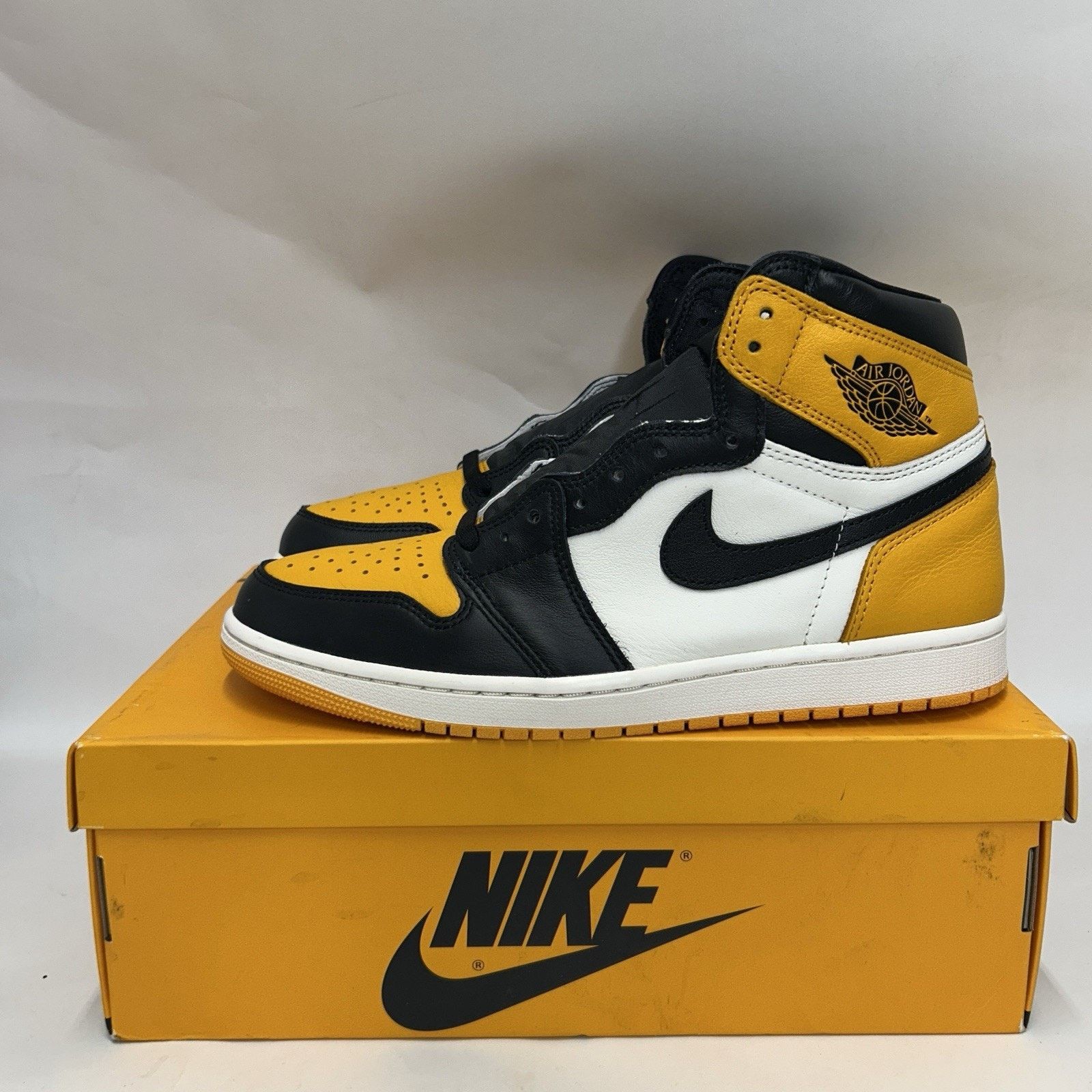 Jordan Brand Nike Air Jordan 1 Retro High OG “Taxi/Black-Sail” 555088-711 Size US 11 / EU 44 - 6 Thumbnail